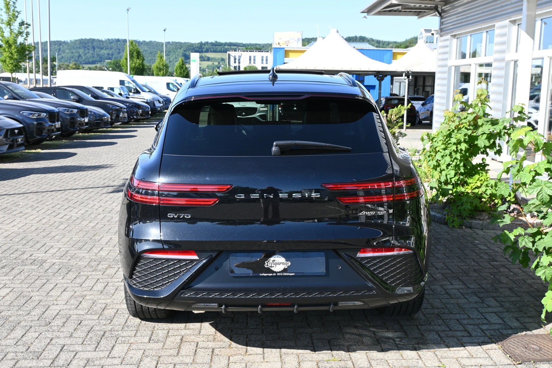 GENESIS GV70 2.2 CRDI Luxury Black Edition AT8 AWD 4X4 + Voll-Ausstattung-image-3