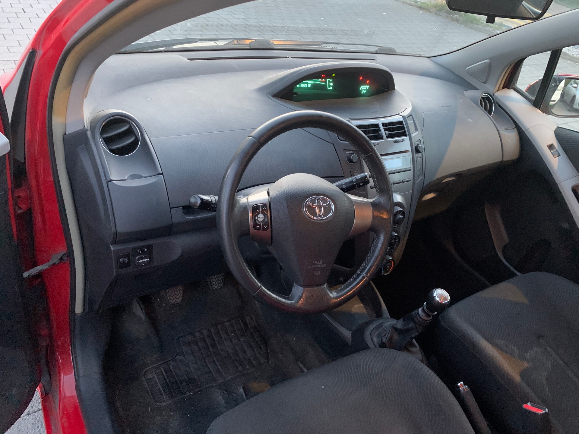 TOYOTA Yaris 1.33 Linea Sol-image-8