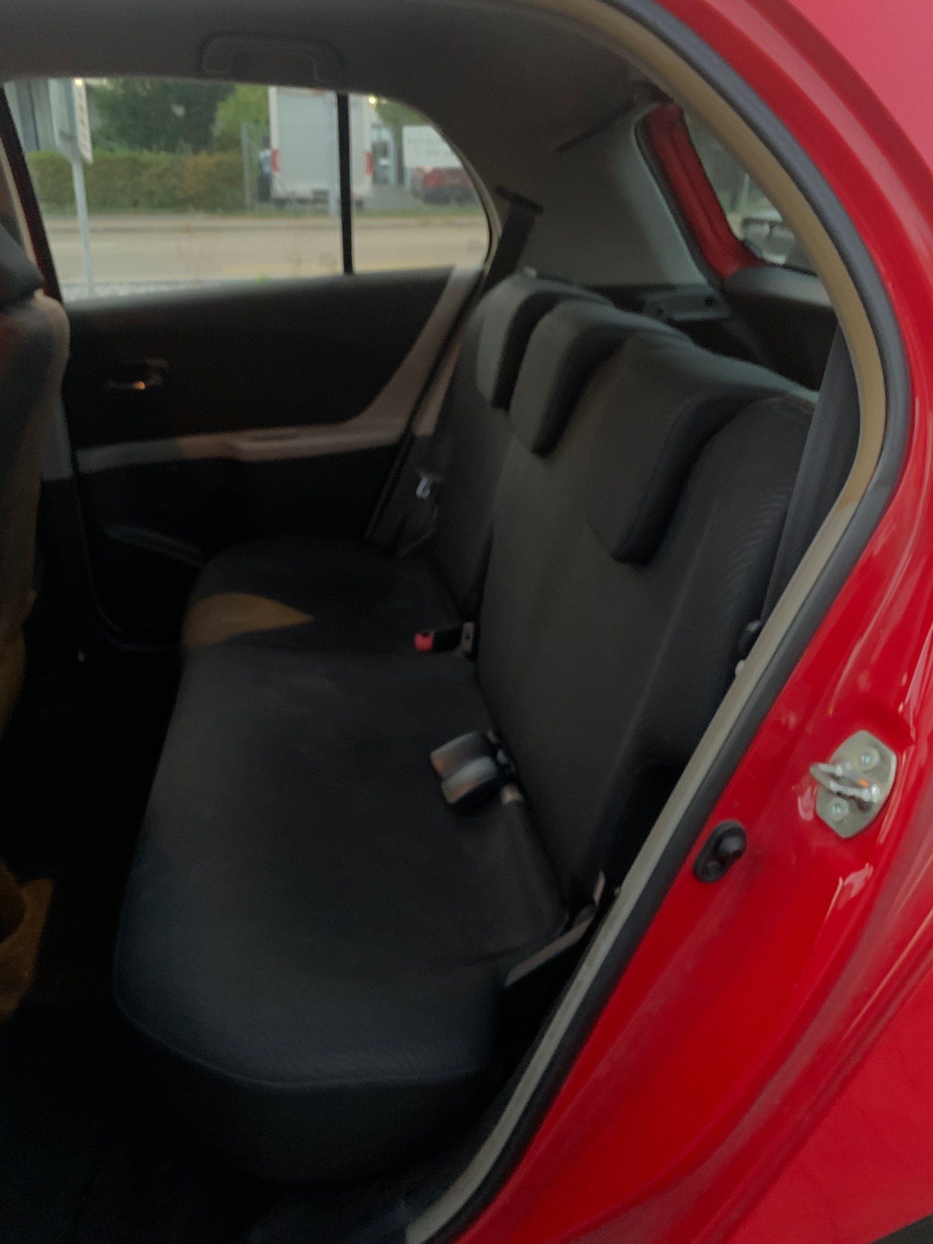 TOYOTA Yaris 1.33 Linea Sol-image-5