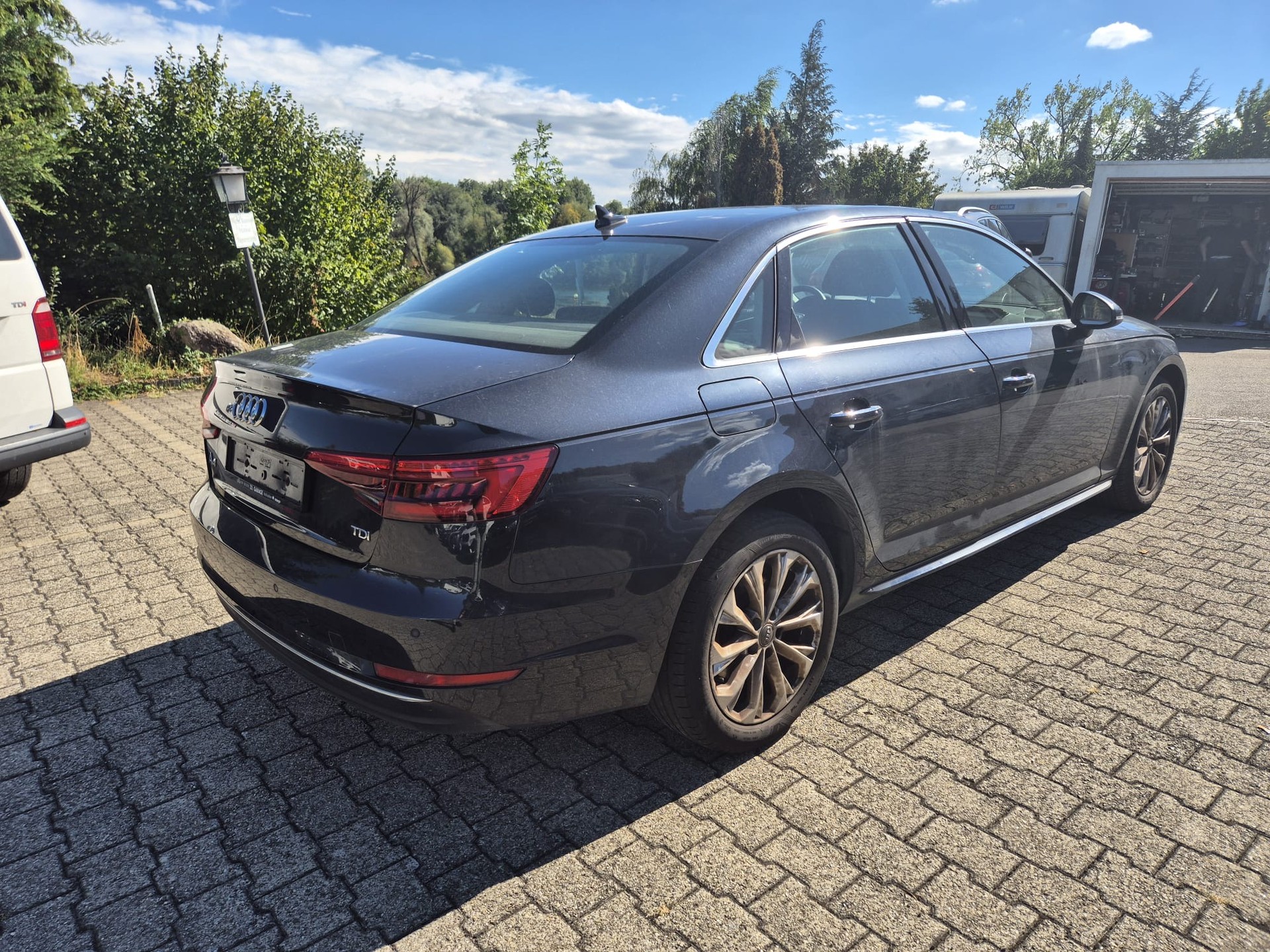 AUDI A4 2.0 TDI Limosine 150PS-image-2
