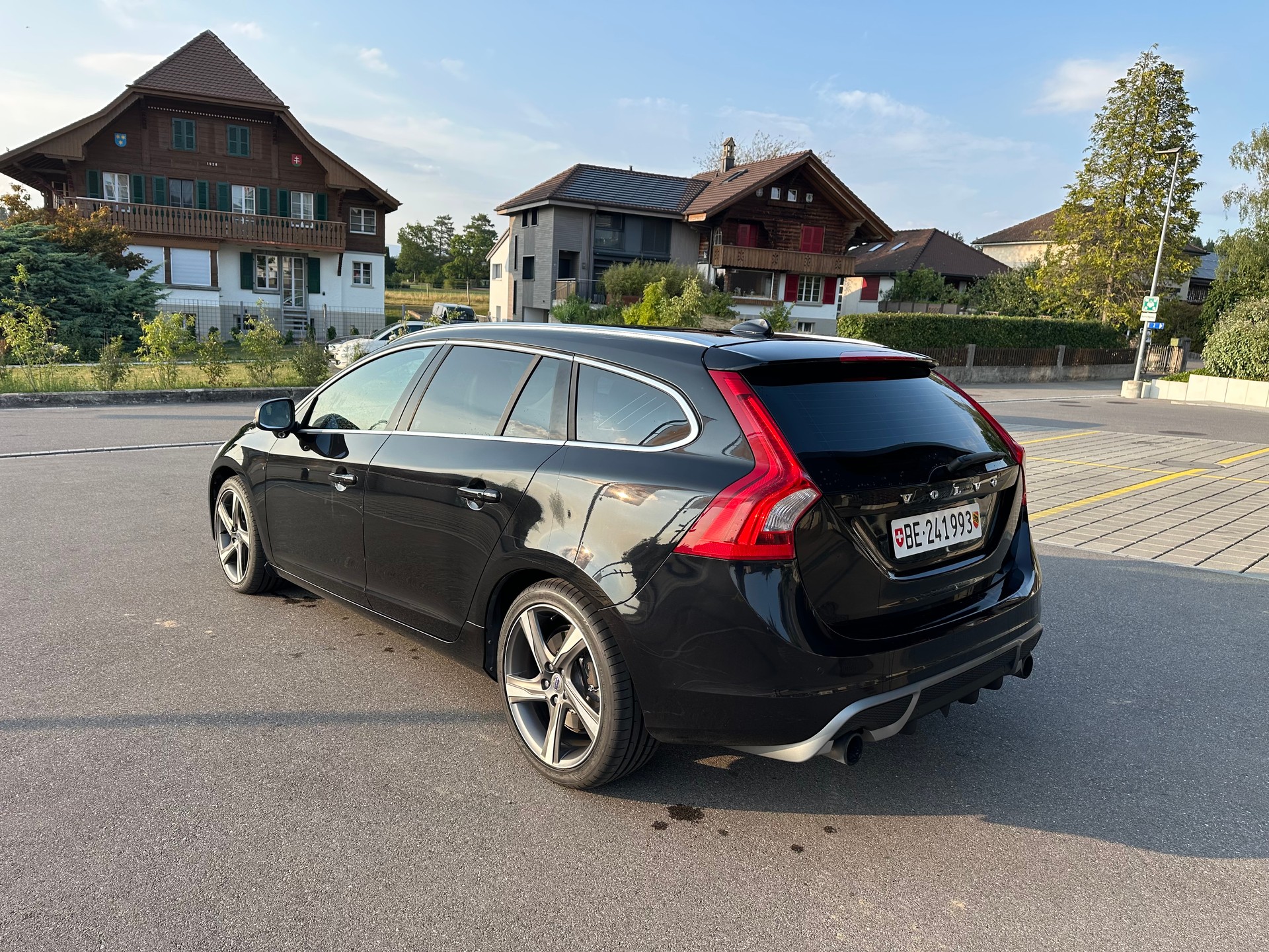 VOLVO V60 3.0 T6 R-Design AWD-image-2