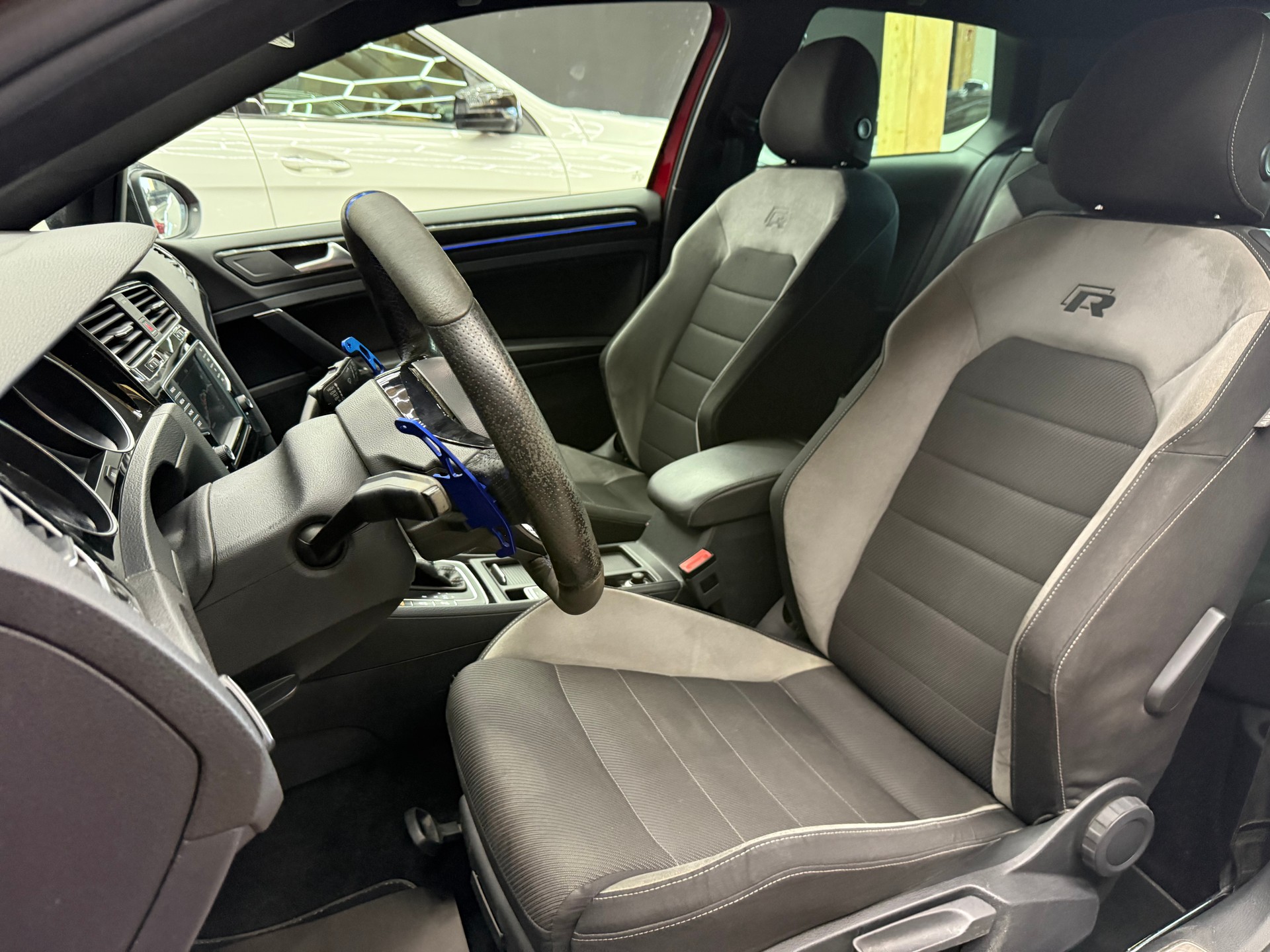VW Golf 2.0 TSI R 4Motion DSG-image-7