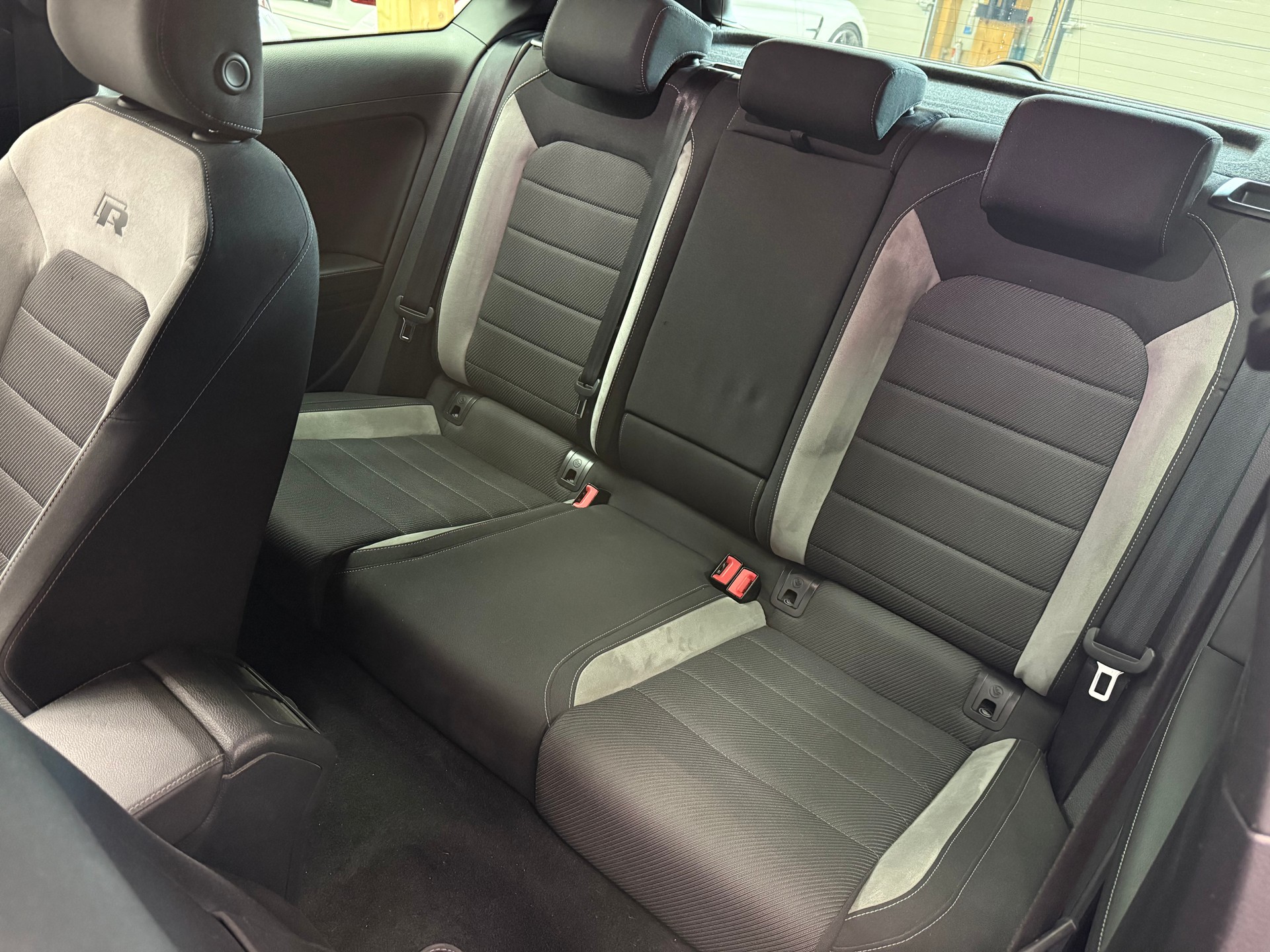 VW Golf 2.0 TSI R 4Motion DSG-image-8