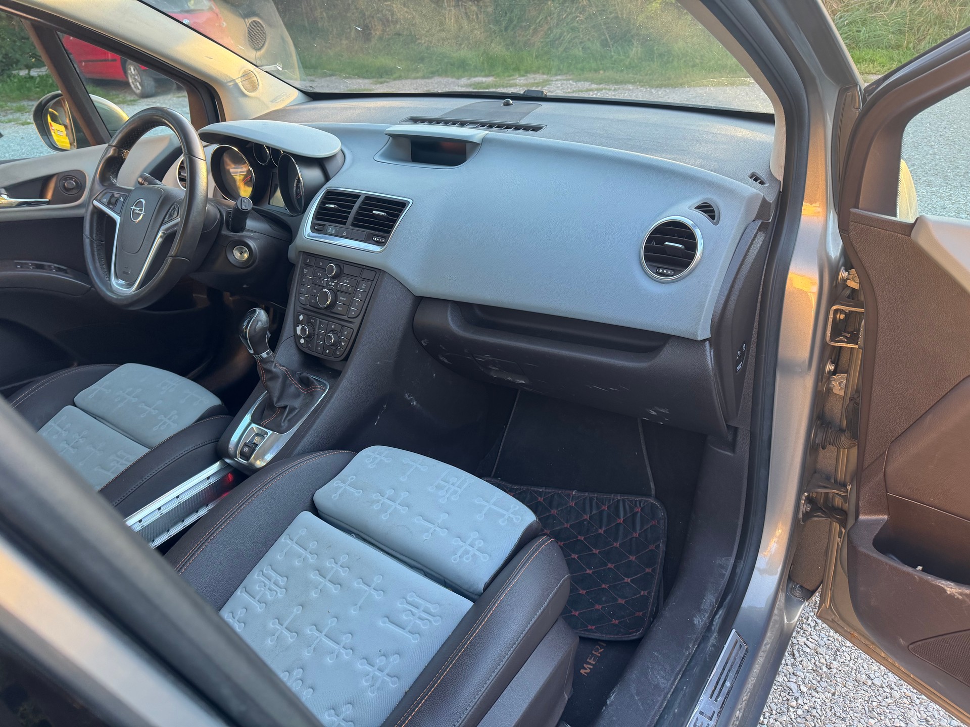 OPEL Meriva 1.4 Turbo Cosmo-image-5