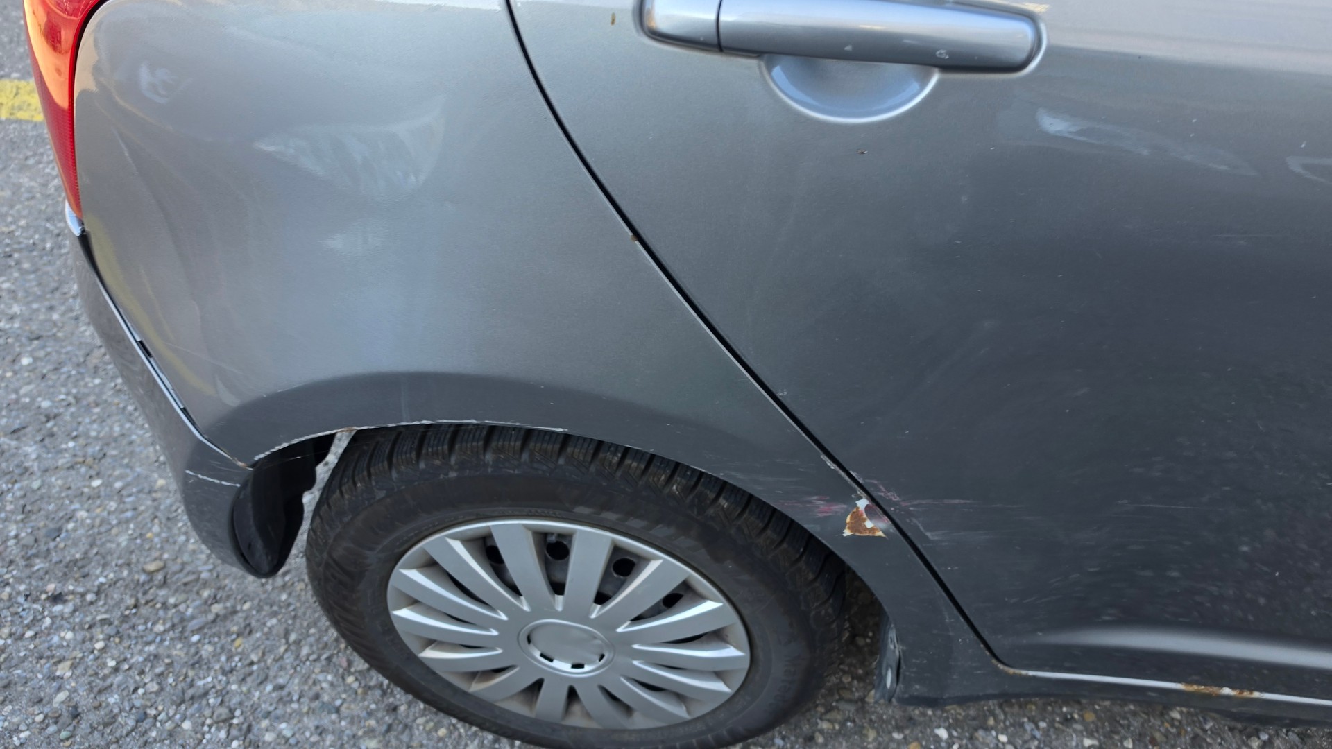 SUZUKI Swift 1.3i 16V GL-image-9