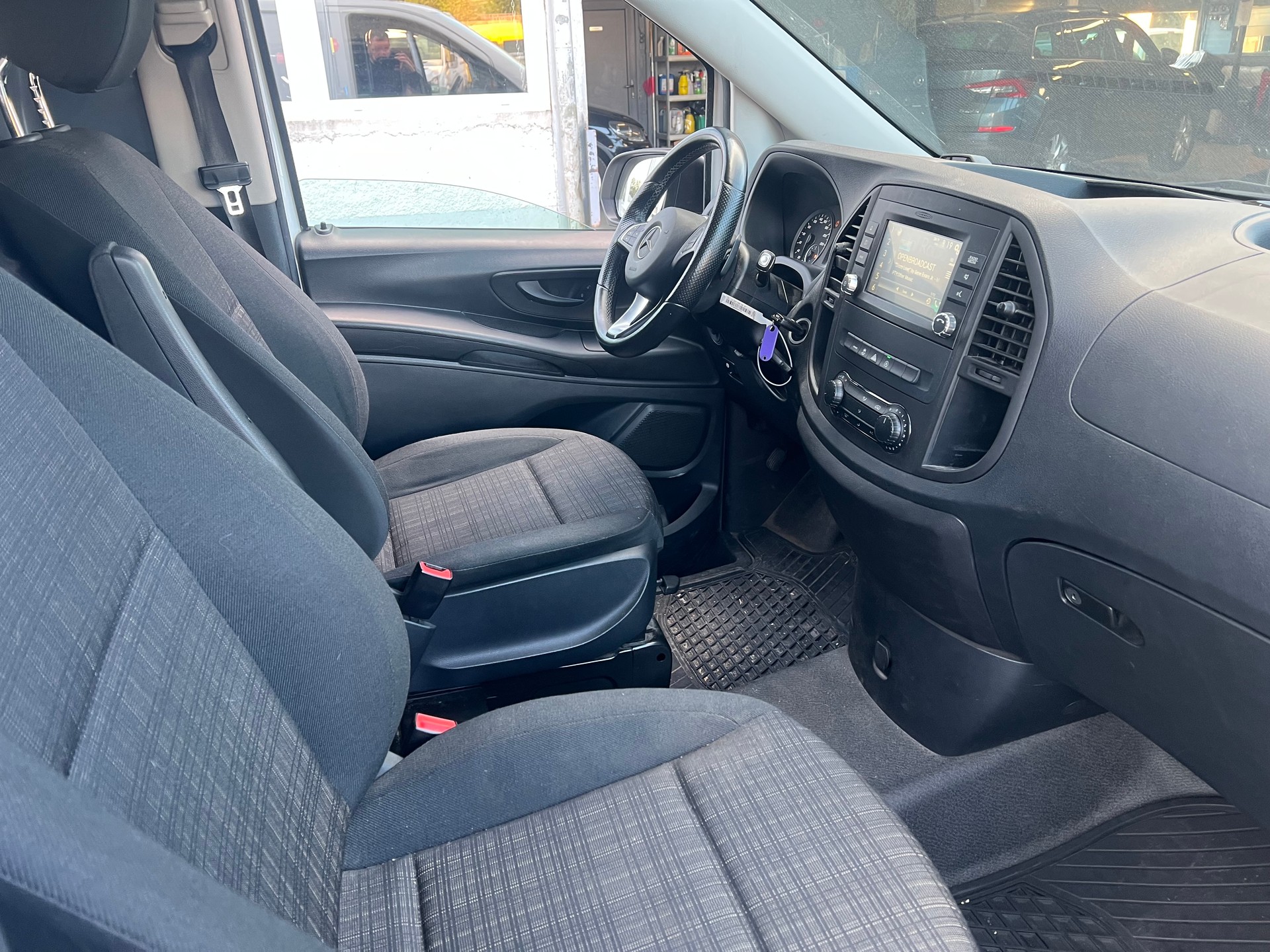 MERCEDES-BENZ Vito 114 CDI Lang Mixto L 4Matic 7G-Tronic-image-9