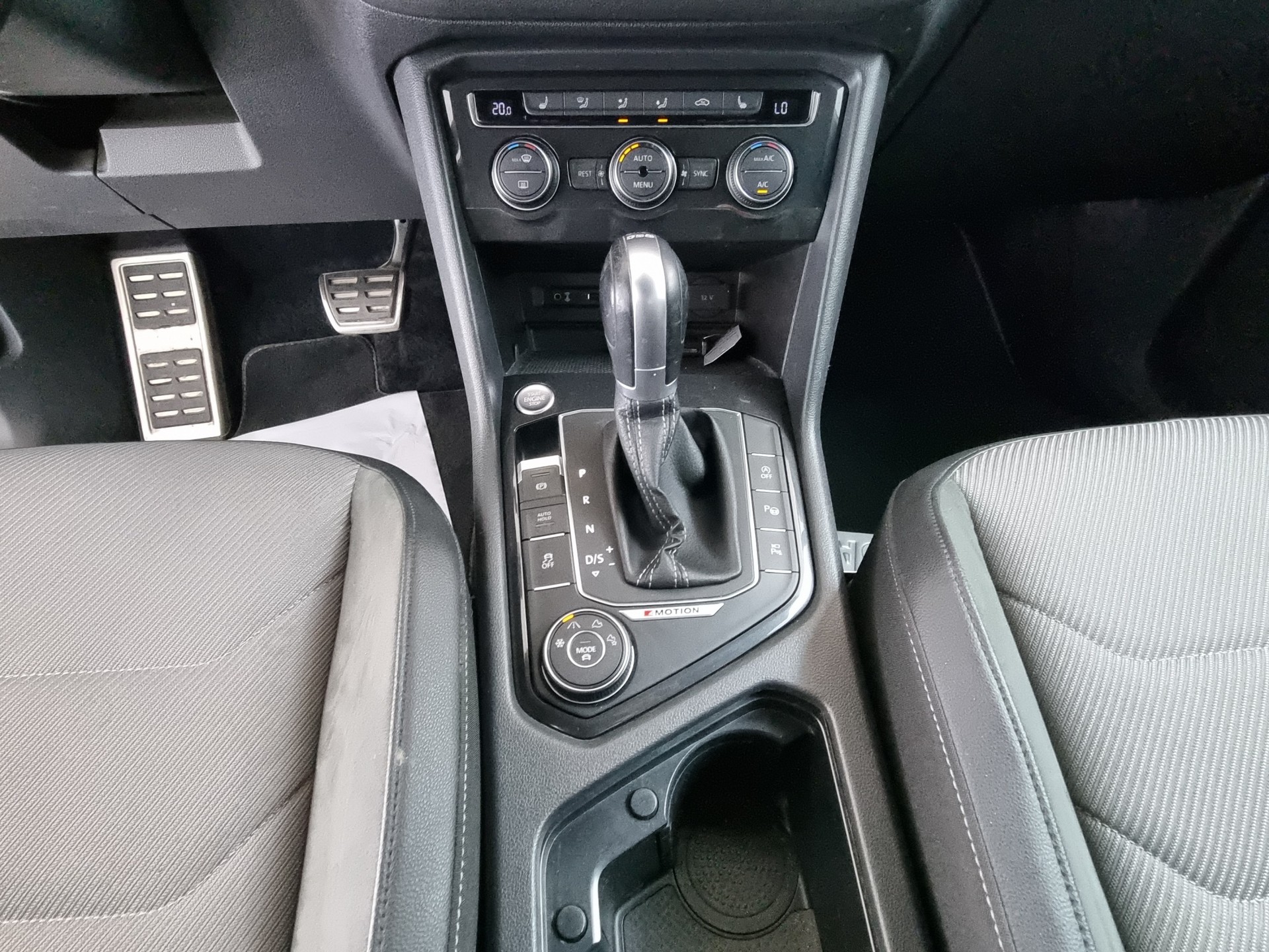 VW Tiguan 2.0 R-Line 4Motion DSG-image-9