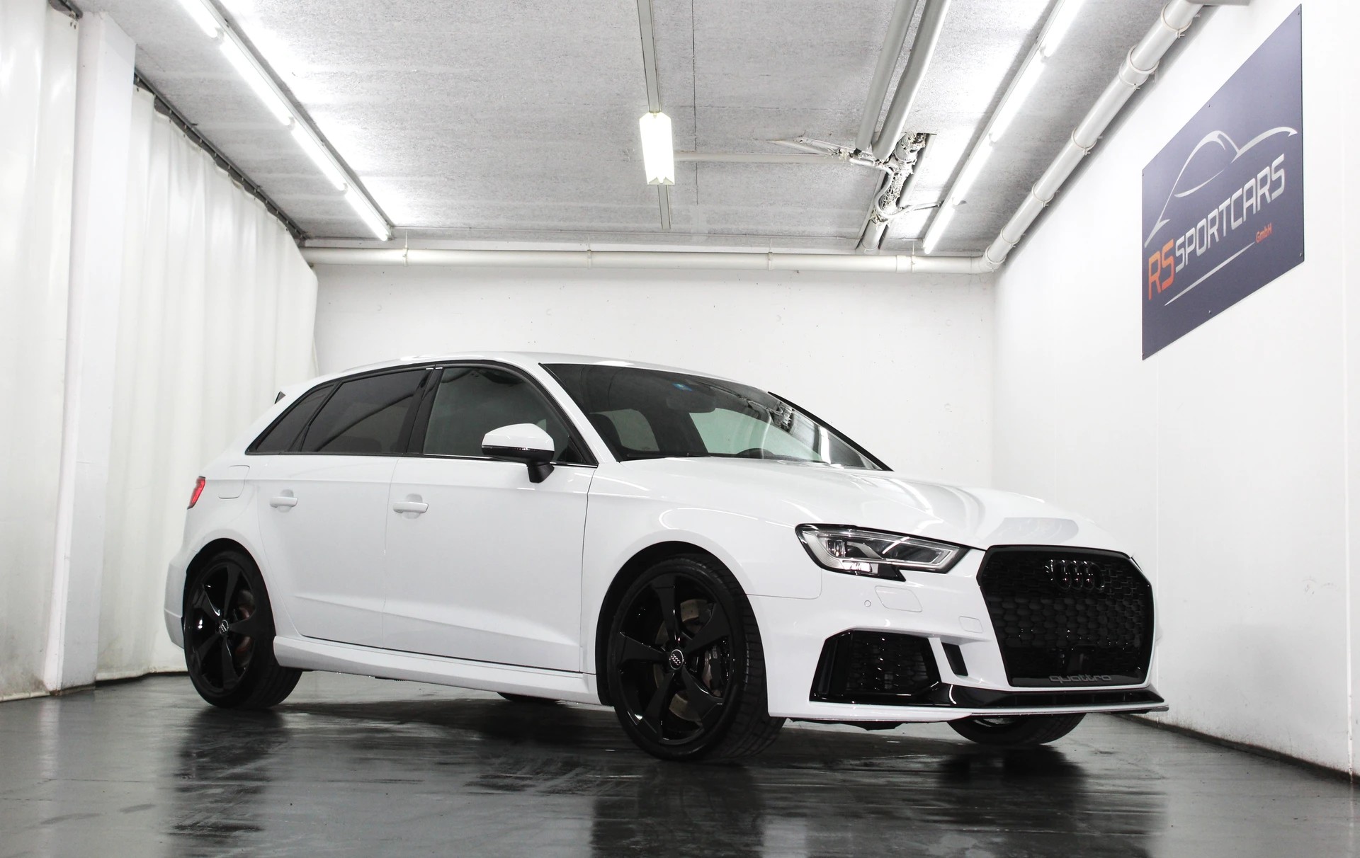 AUDI RS3 Sportback 2.5 TSI quattro S-tronic Optikpaket schwarz / ohne OPF / MAGIC-SOUND/ CH-Fahrzeug