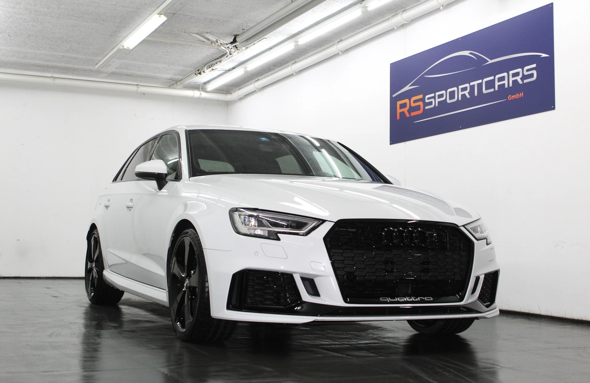 AUDI RS3 Sportback 2.5 TSI quattro S-tronic Optikpaket schwarz / ohne OPF / MAGIC-SOUND/ CH-Fahrzeug-showroom-element-1