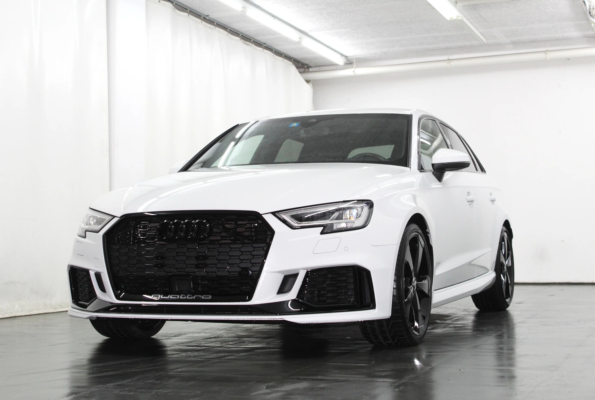 AUDI RS3 Sportback 2.5 TSI quattro S-tronic Optikpaket schwarz / ohne OPF / MAGIC-SOUND/ CH-Fahrzeug-showroom-element-3