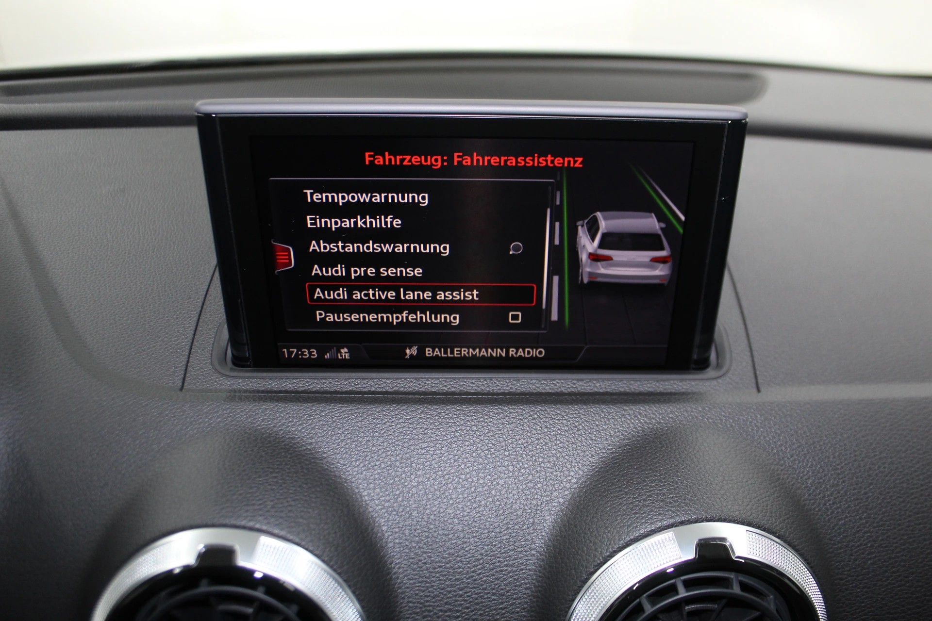 AUDI RS3 Sportback 2.5 TSI quattro S-tronic Optikpaket schwarz / ohne OPF / MAGIC-SOUND/ CH-Fahrzeug-image-25