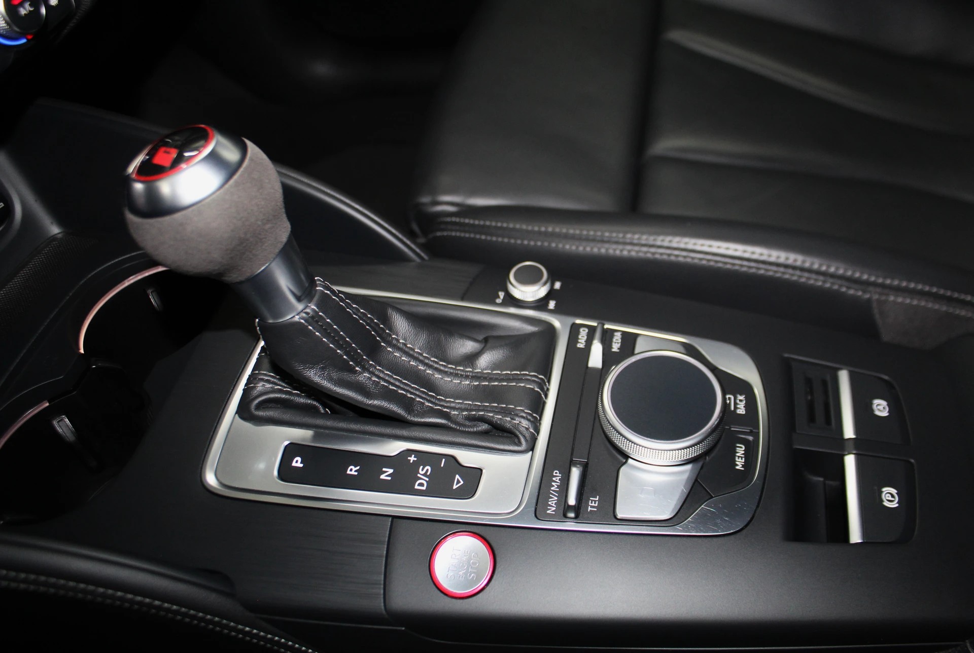 AUDI RS3 Sportback 2.5 TSI quattro S-tronic Optikpaket schwarz / ohne OPF / MAGIC-SOUND/ CH-Fahrzeug-image-15