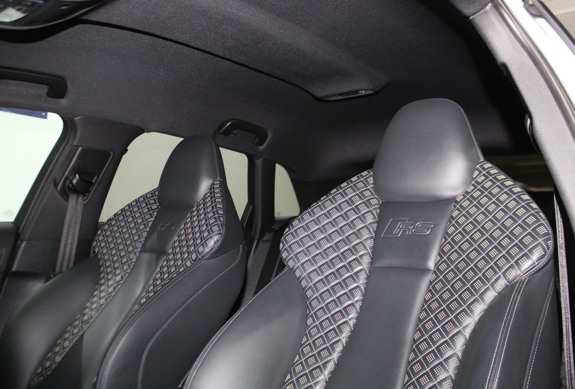 AUDI RS3 Sportback 2.5 TSI quattro S-tronic Optikpaket schwarz / ohne OPF / MAGIC-SOUND/ CH-Fahrzeug-image-8