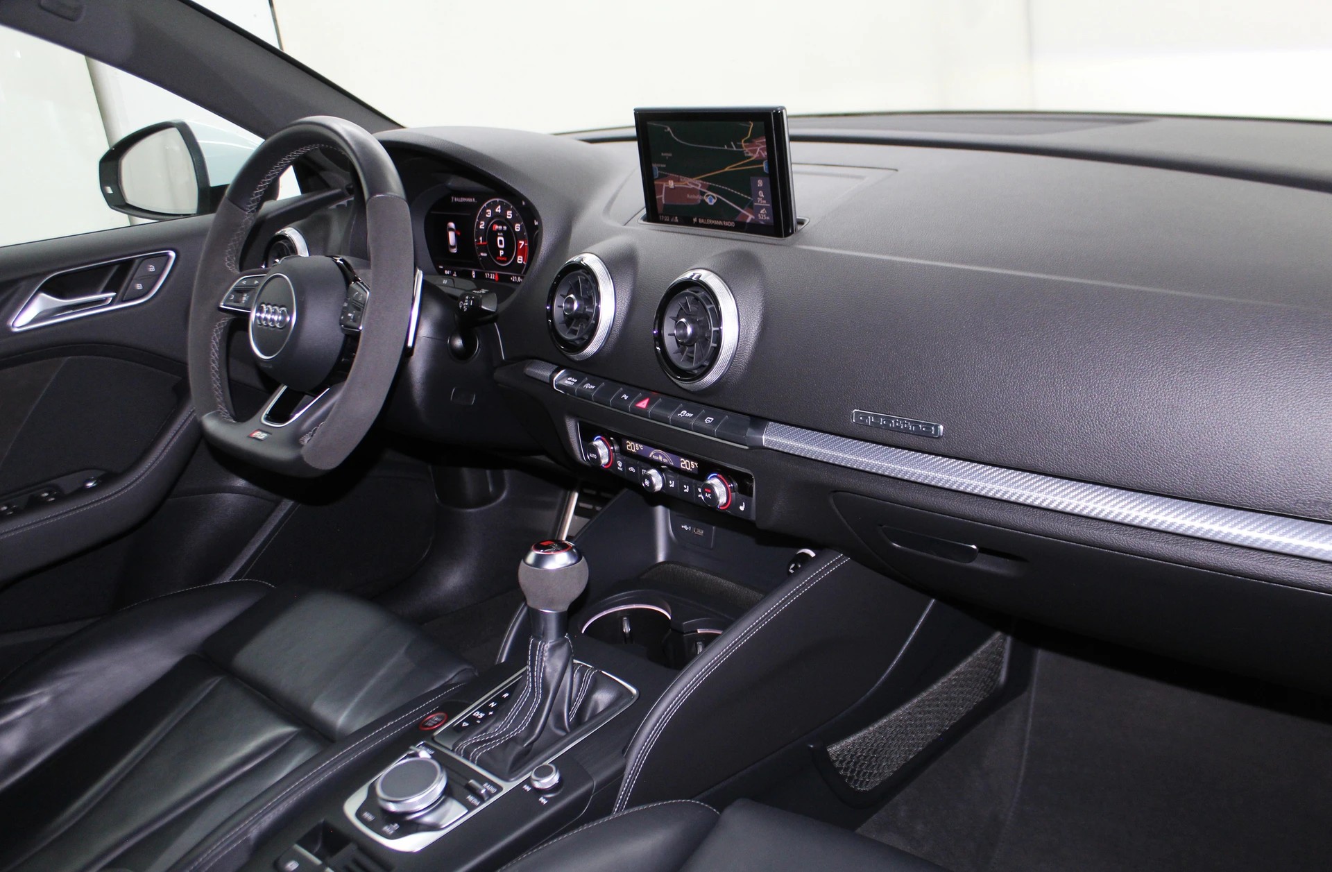 AUDI RS3 Sportback 2.5 TSI quattro S-tronic Optikpaket schwarz / ohne OPF / MAGIC-SOUND/ CH-Fahrzeug-image-11