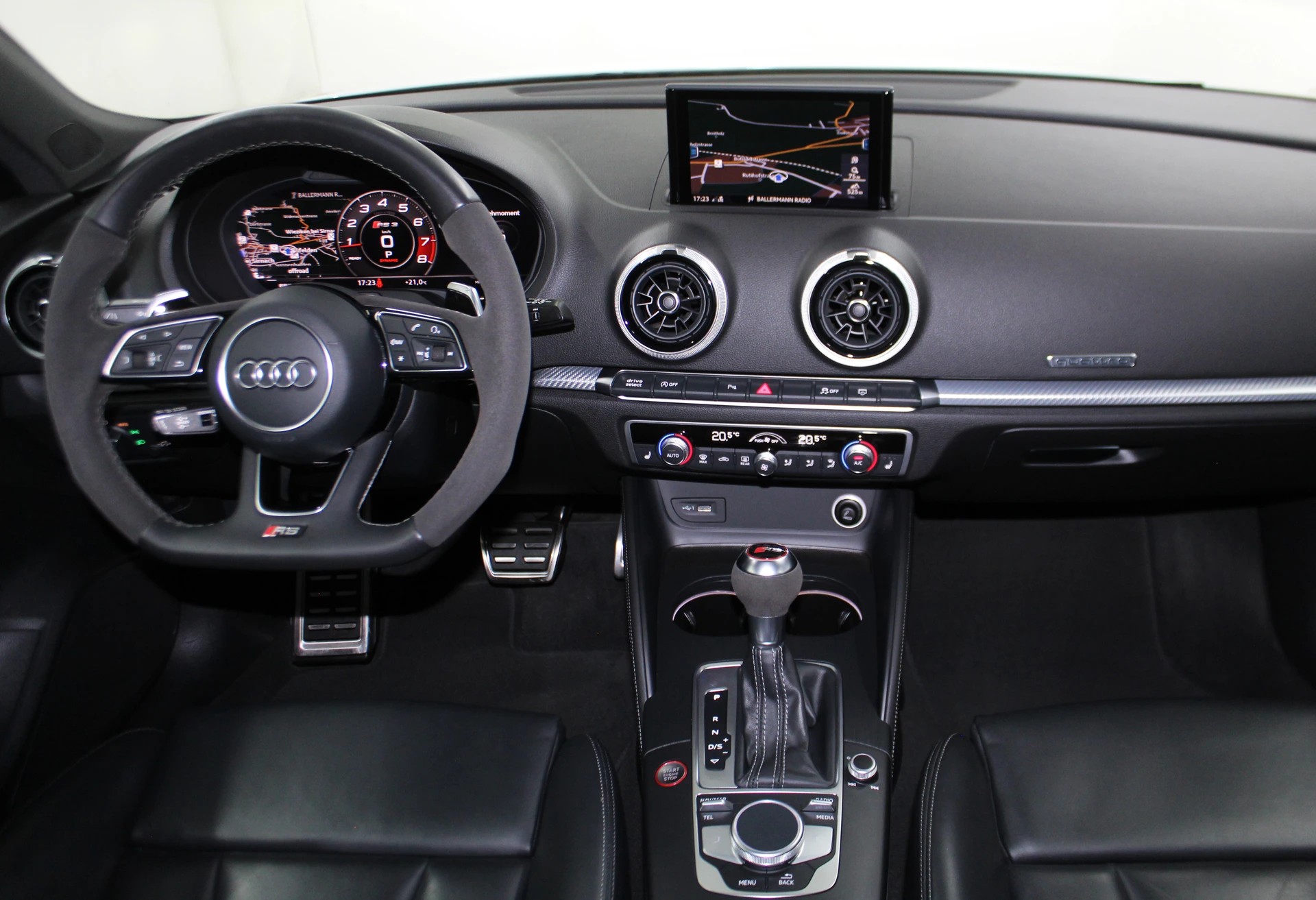 AUDI RS3 Sportback 2.5 TSI quattro S-tronic Optikpaket schwarz / ohne OPF / MAGIC-SOUND/ CH-Fahrzeug-image-12