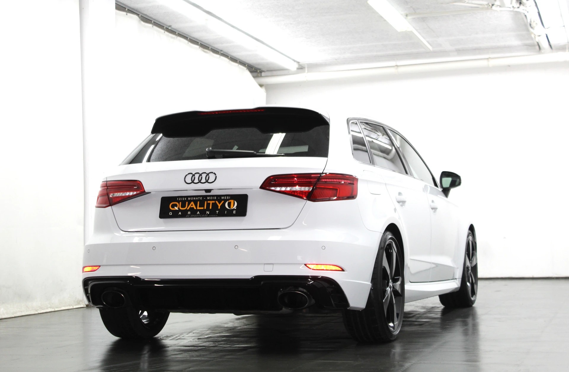 AUDI RS3 Sportback 2.5 TSI quattro S-tronic Optikpaket schwarz / ohne OPF / MAGIC-SOUND/ CH-Fahrzeug-image-6