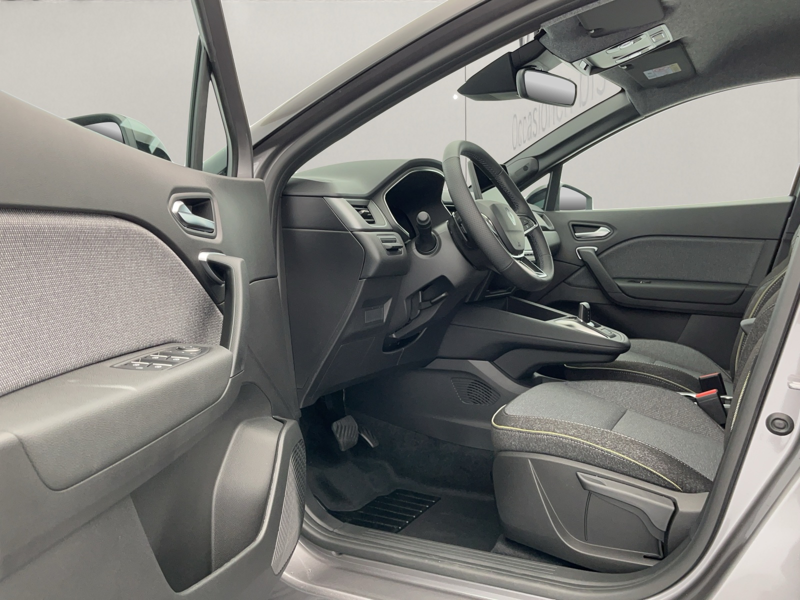 RENAULT Captur 1.3 TCe 140 techno EDC-image-6