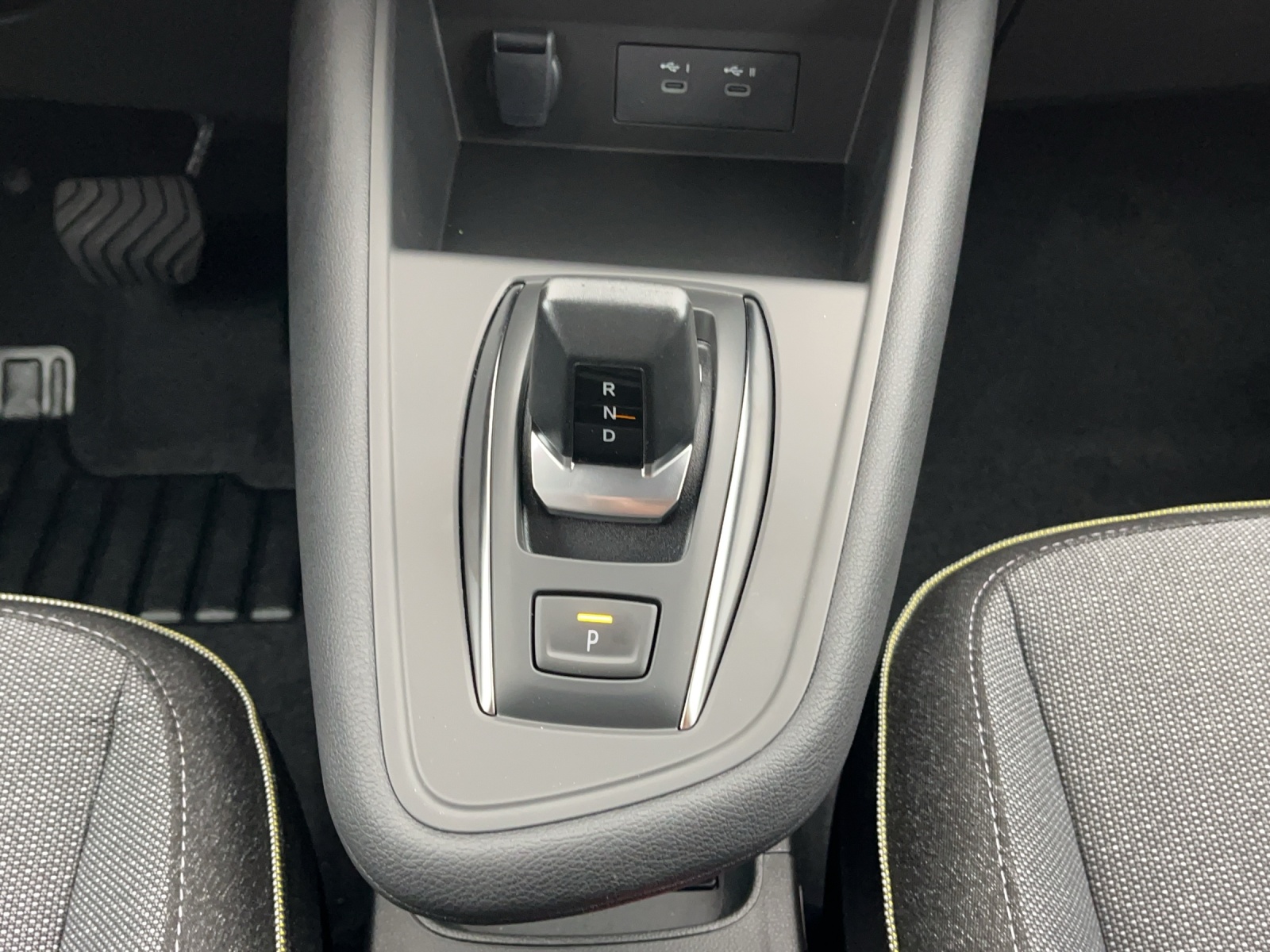 RENAULT Captur 1.3 TCe 140 techno EDC-image-13