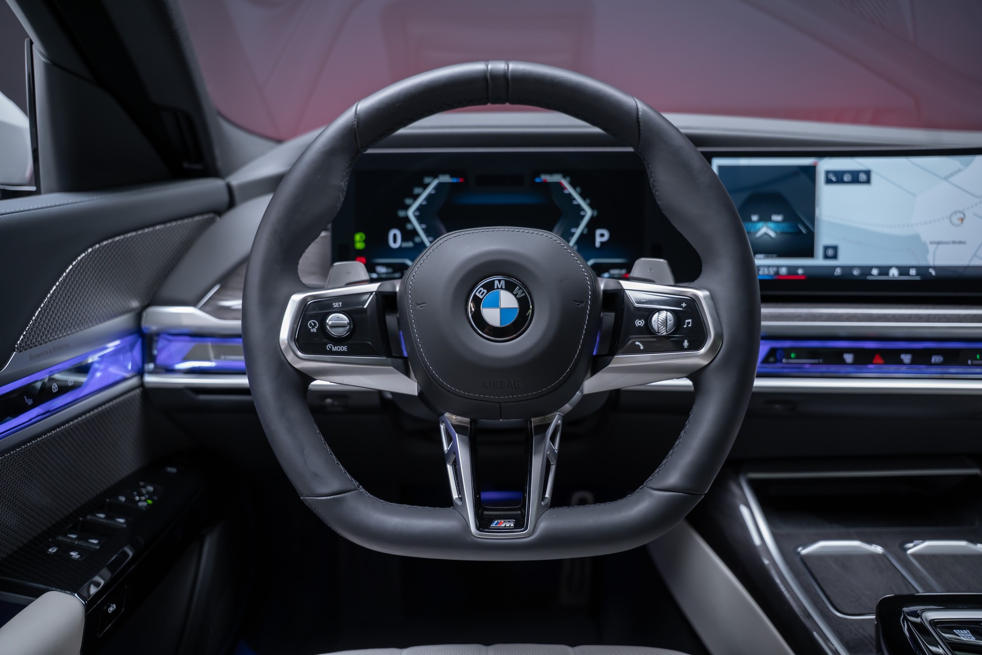 BMW 740d xDrive M Sport / Iconic Glow / Sky Lounge-image-25