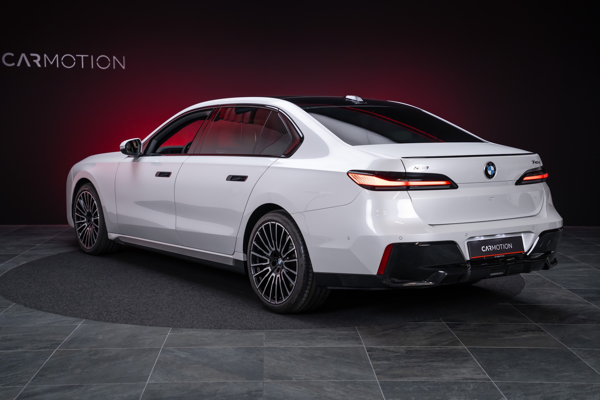 BMW 740d xDrive M Sport / Iconic Glow / Sky Lounge-image-9