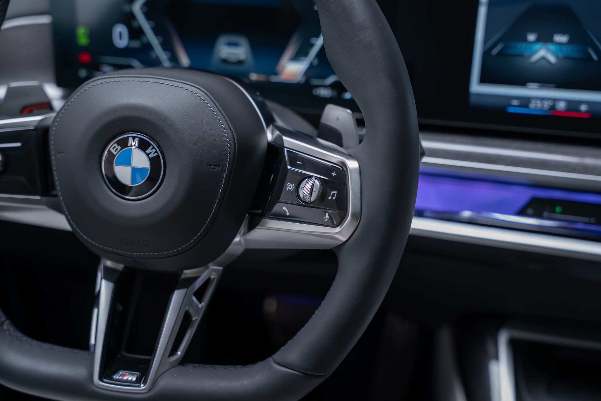 BMW 740d xDrive M Sport / Iconic Glow / Sky Lounge-image-27