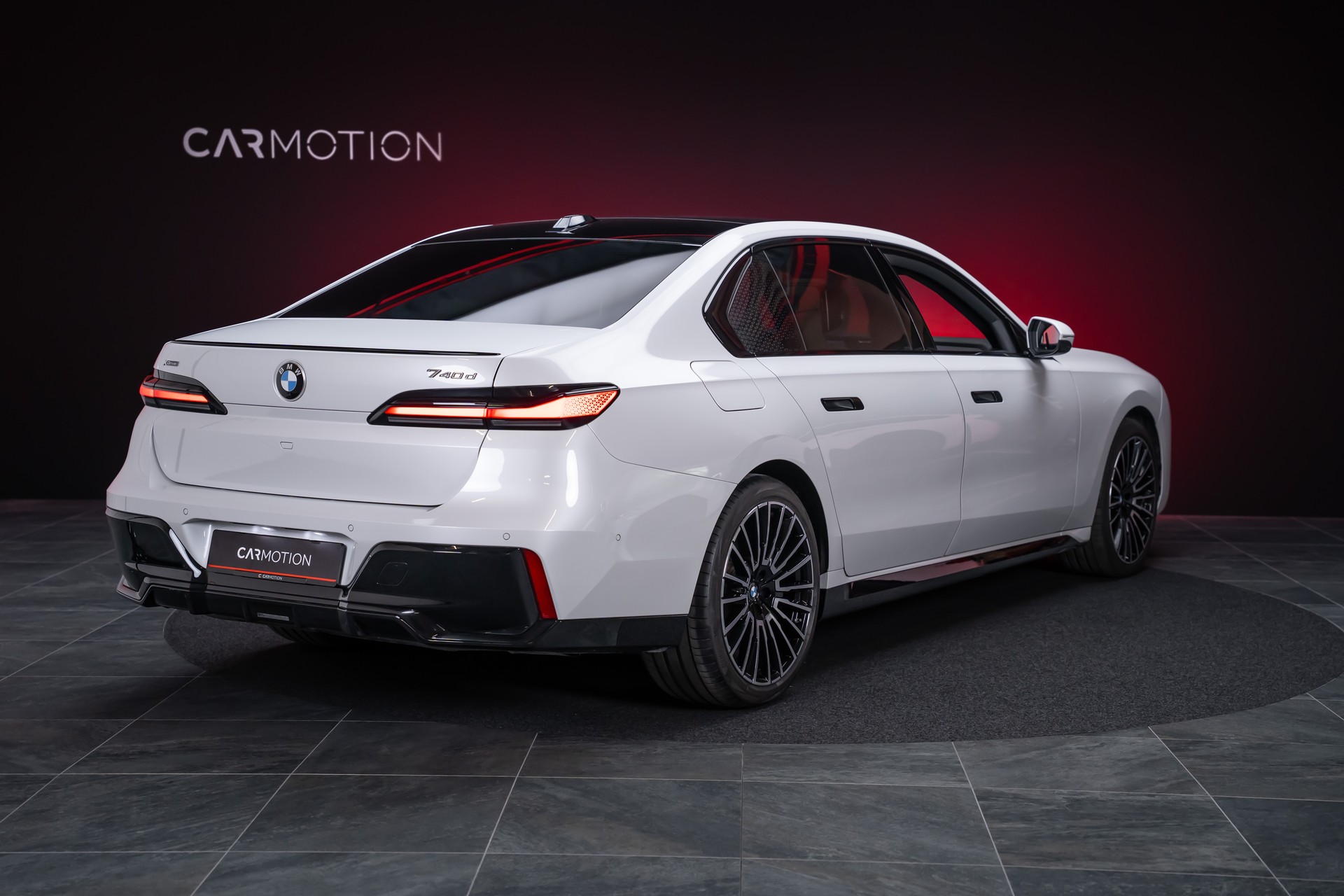 BMW 740d xDrive M Sport / Iconic Glow / Sky Lounge-image-5