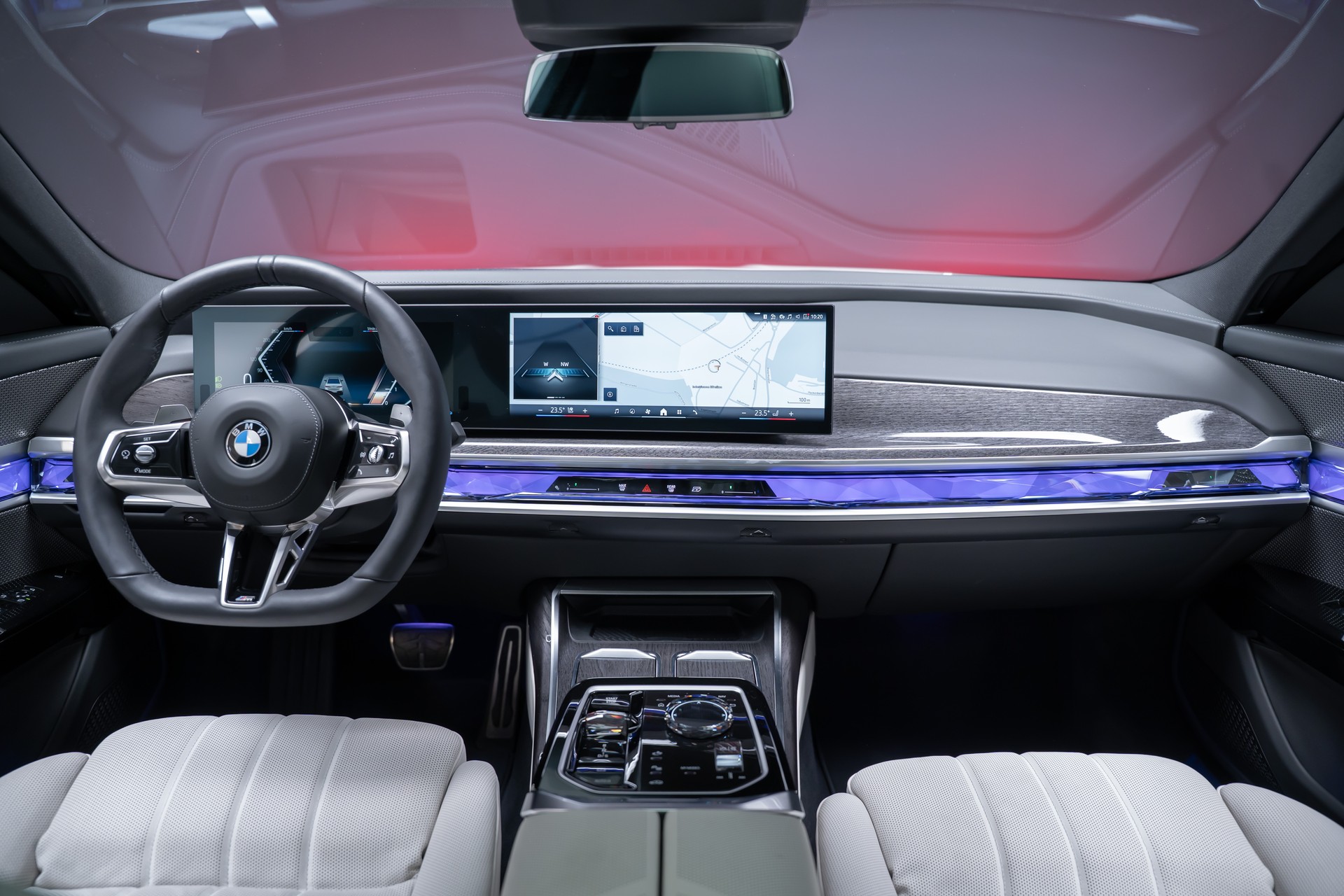 BMW 740d xDrive M Sport / Iconic Glow / Sky Lounge-image-24