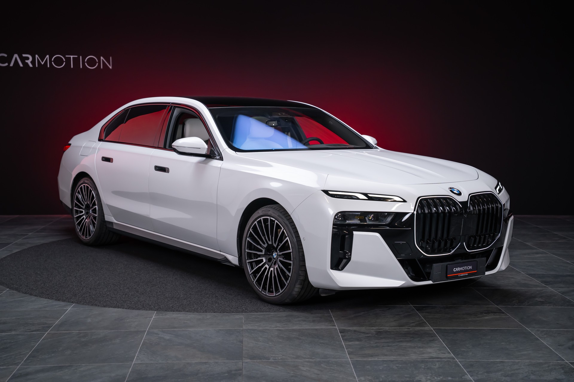 BMW 740d xDrive M Sport / Iconic Glow / Sky Lounge-image-3