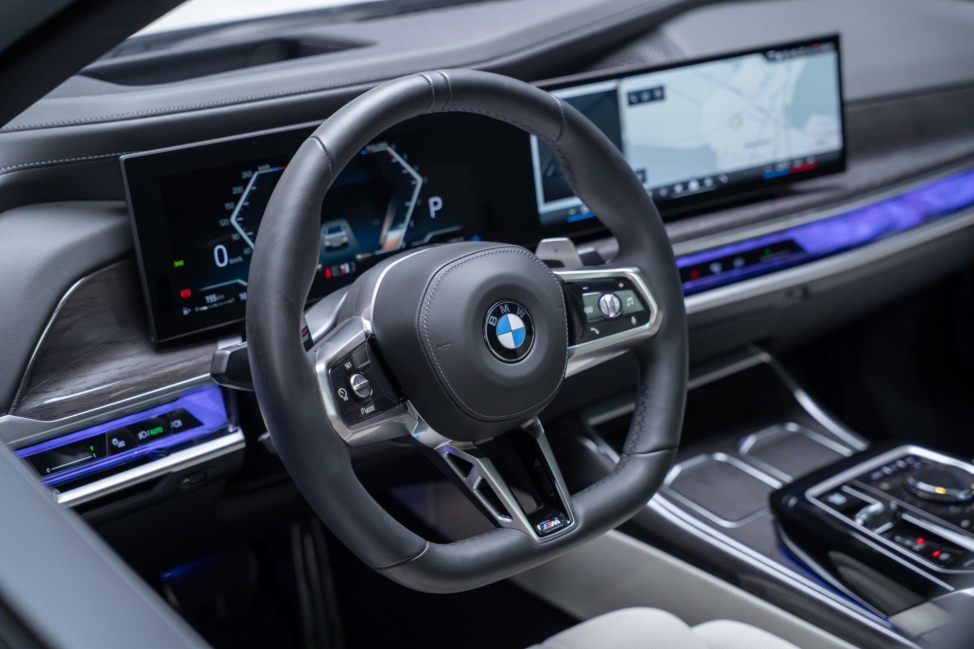 BMW 740d xDrive M Sport / Iconic Glow / Sky Lounge-image-13