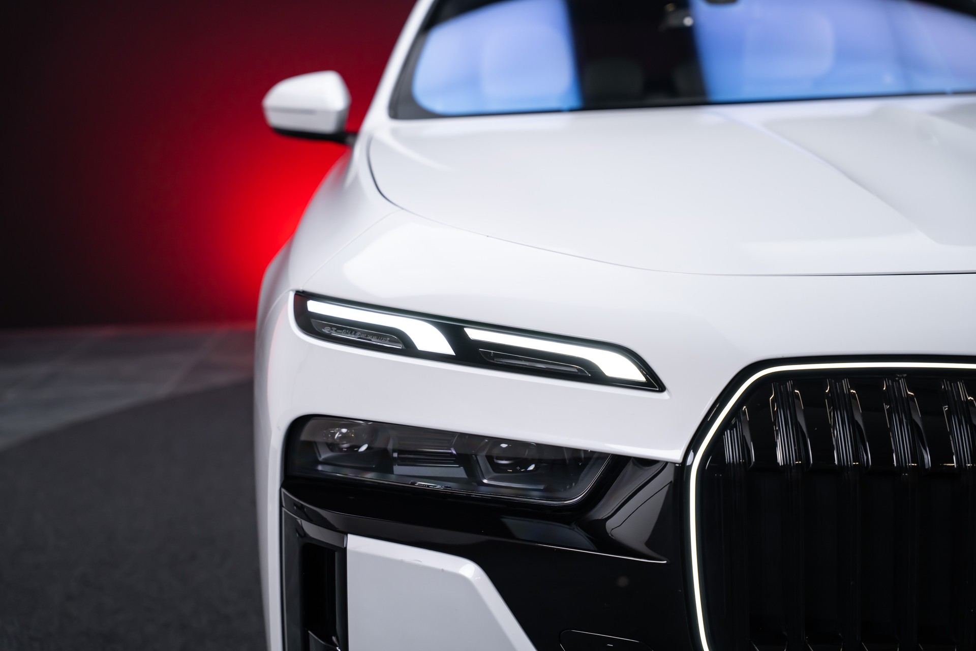 BMW 740d xDrive M Sport / Iconic Glow / Sky Lounge-image-2