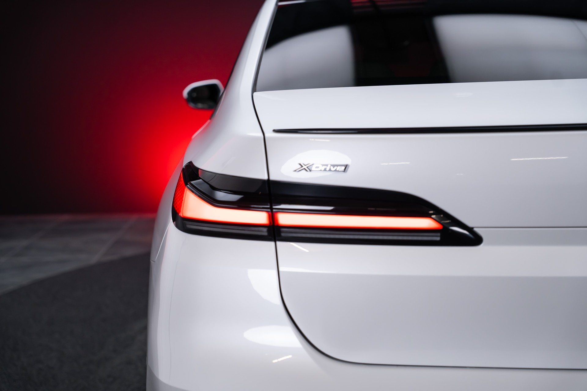 BMW 740d xDrive M Sport / Iconic Glow / Sky Lounge-image-7