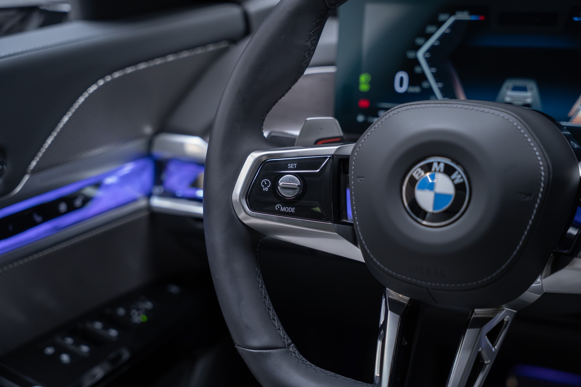 BMW 740d xDrive M Sport / Iconic Glow / Sky Lounge-image-26