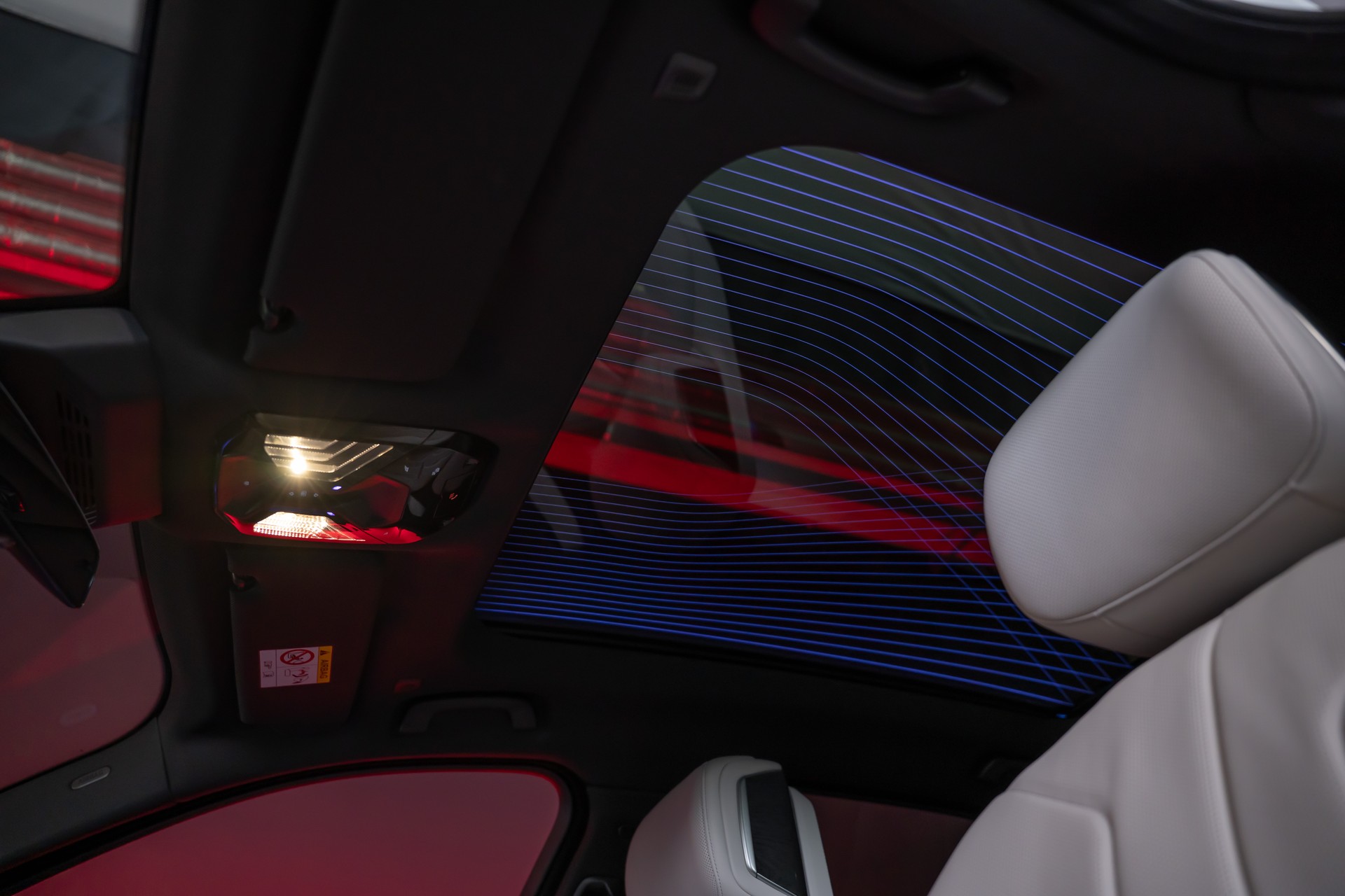 BMW 740d xDrive M Sport / Iconic Glow / Sky Lounge-image-20