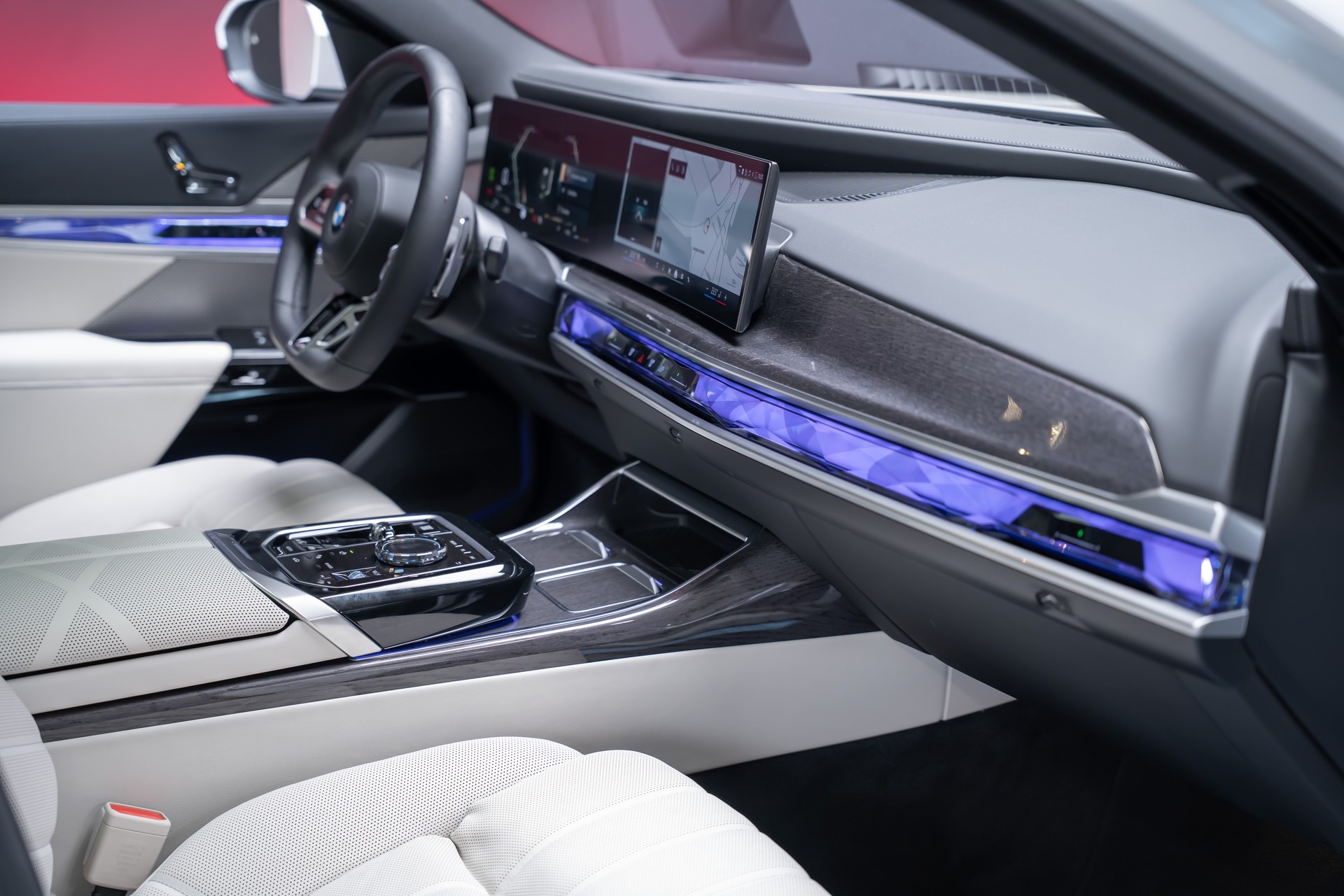 BMW 740d xDrive M Sport / Iconic Glow / Sky Lounge-image-40
