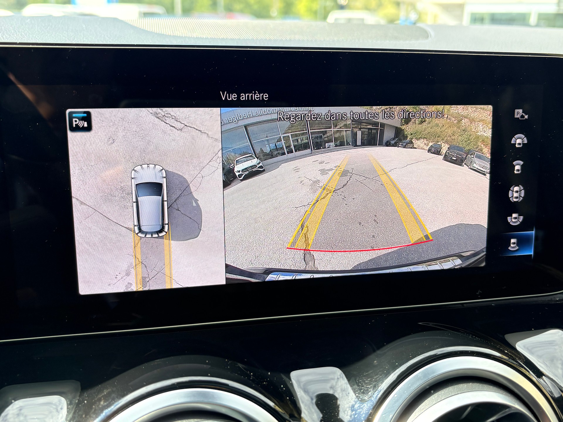 MERCEDES-BENZ GLA 200 Progressive 7G-DCT-image-11