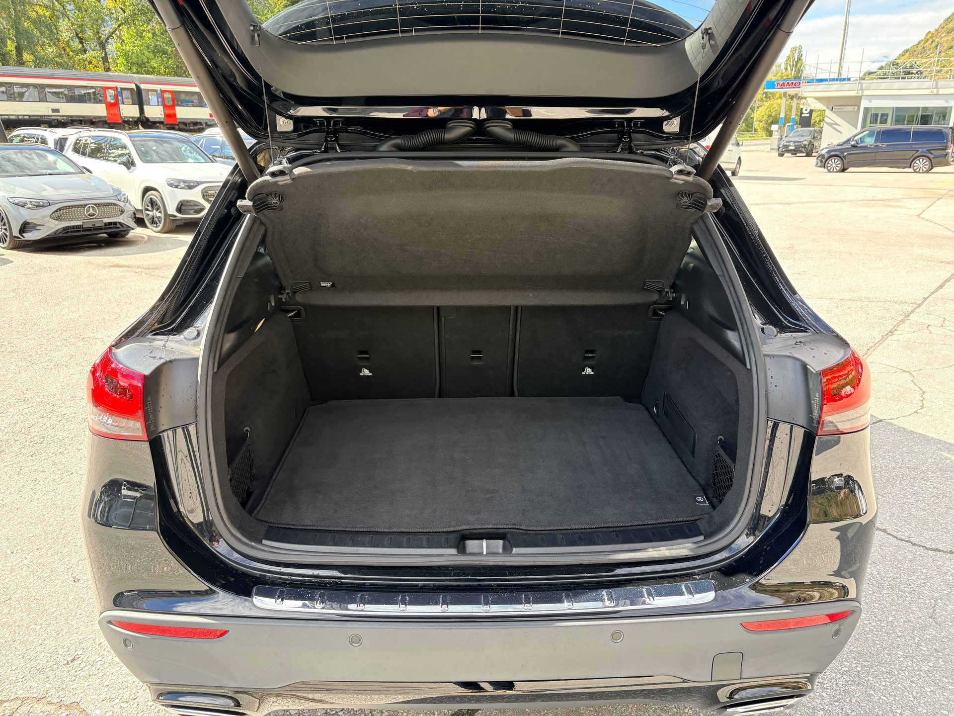MERCEDES-BENZ GLA 200 Progressive 7G-DCT-image-19
