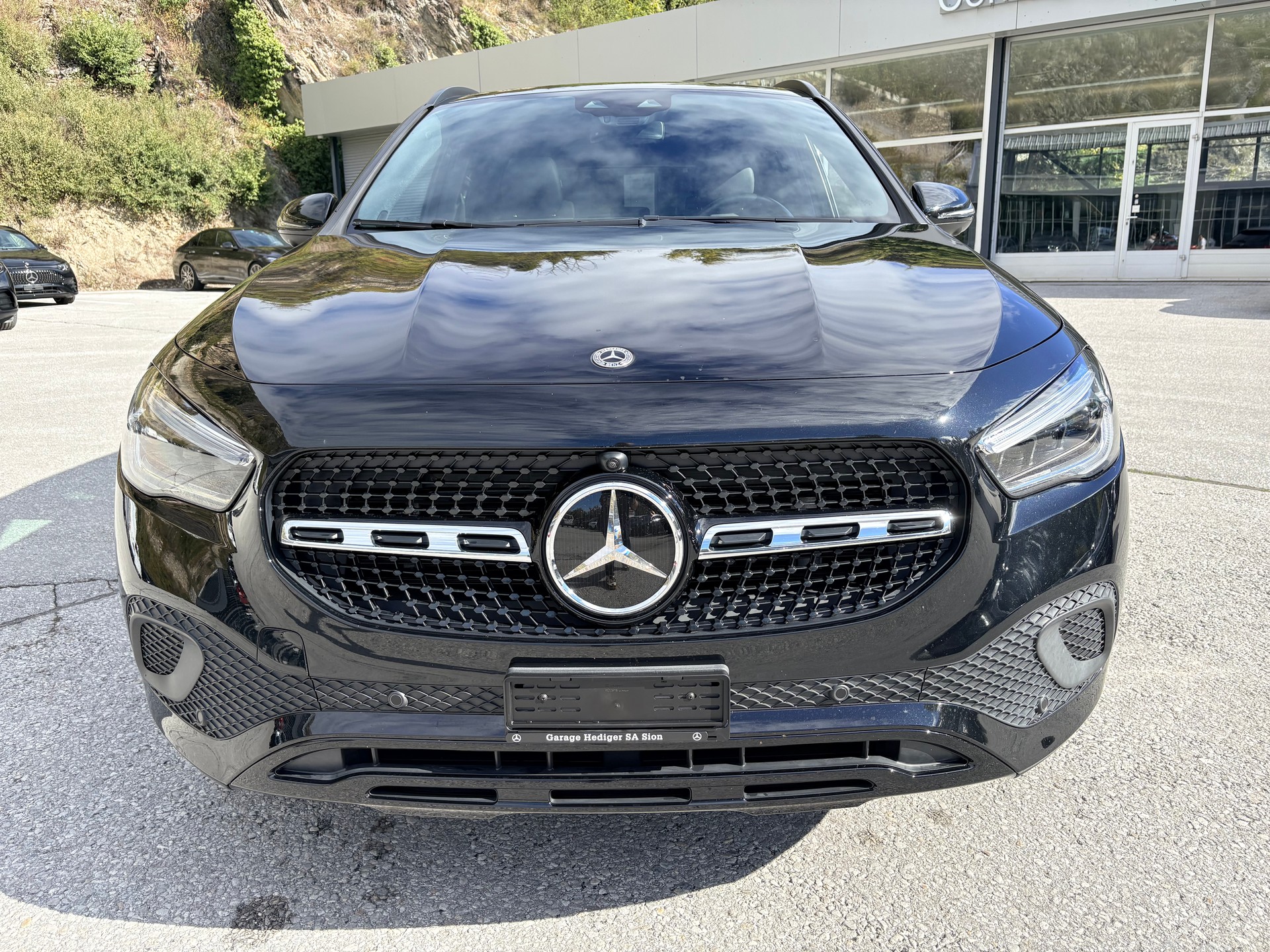 MERCEDES-BENZ GLA 200 Progressive 7G-DCT-image-2