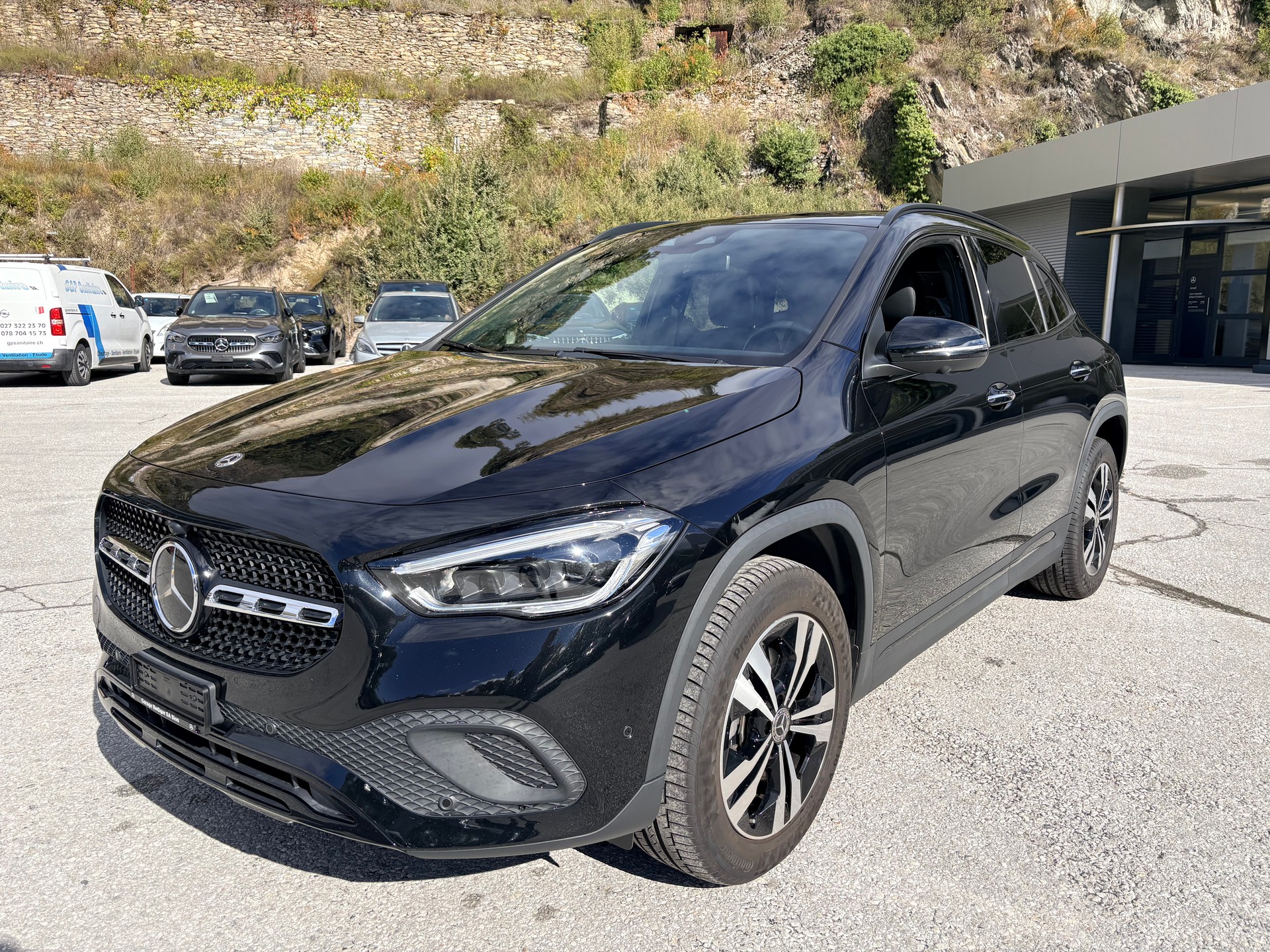 MERCEDES-BENZ GLA 200 Progressive 7G-DCT-image-1