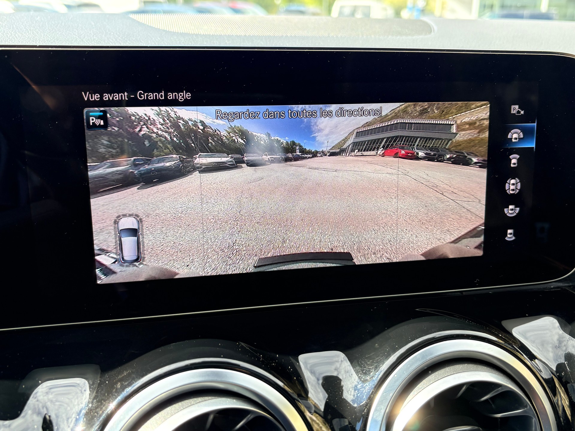 MERCEDES-BENZ GLA 200 Progressive 7G-DCT-image-12