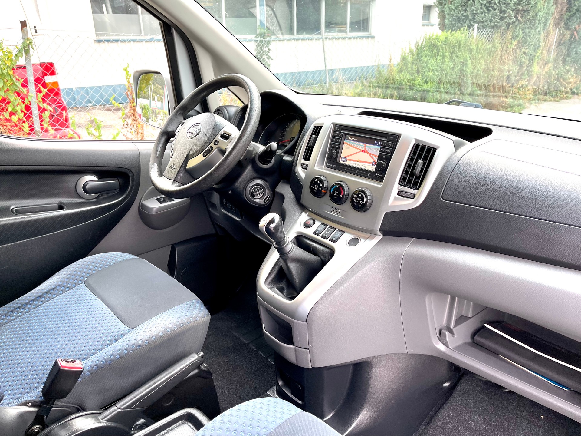 NISSAN NV200 1.5 dCi 110 Evalia Tekna-image-17