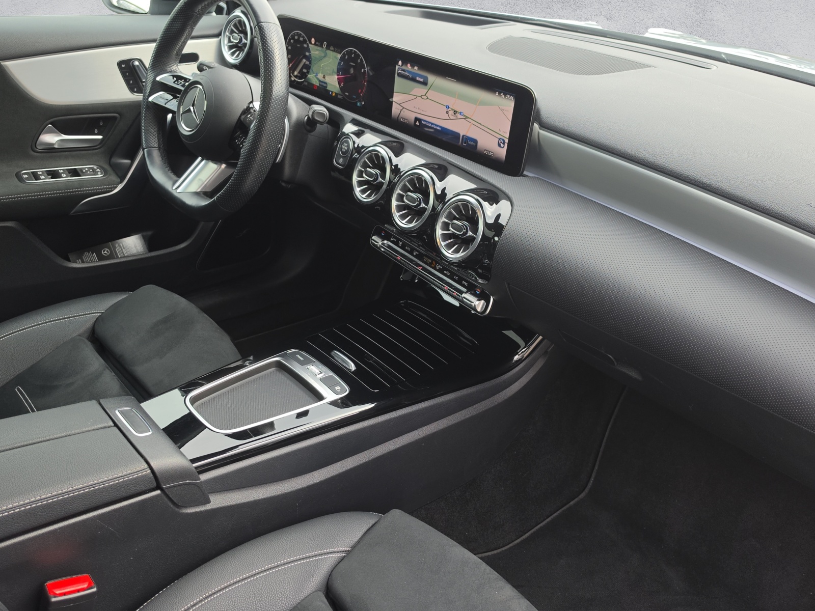 MERCEDES-BENZ A 250 4Matic AMG LINE 8G-DCT-image-9