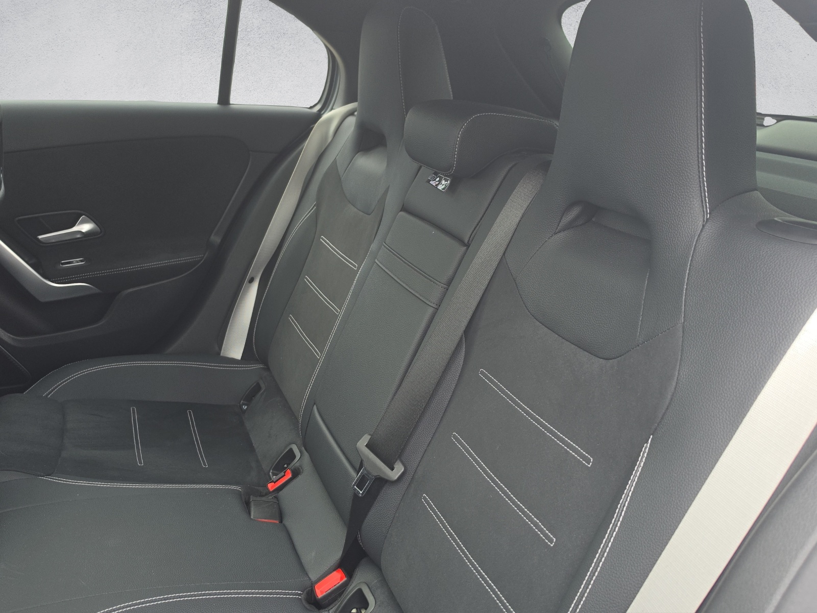 MERCEDES-BENZ A 250 4Matic AMG LINE 8G-DCT-image-15