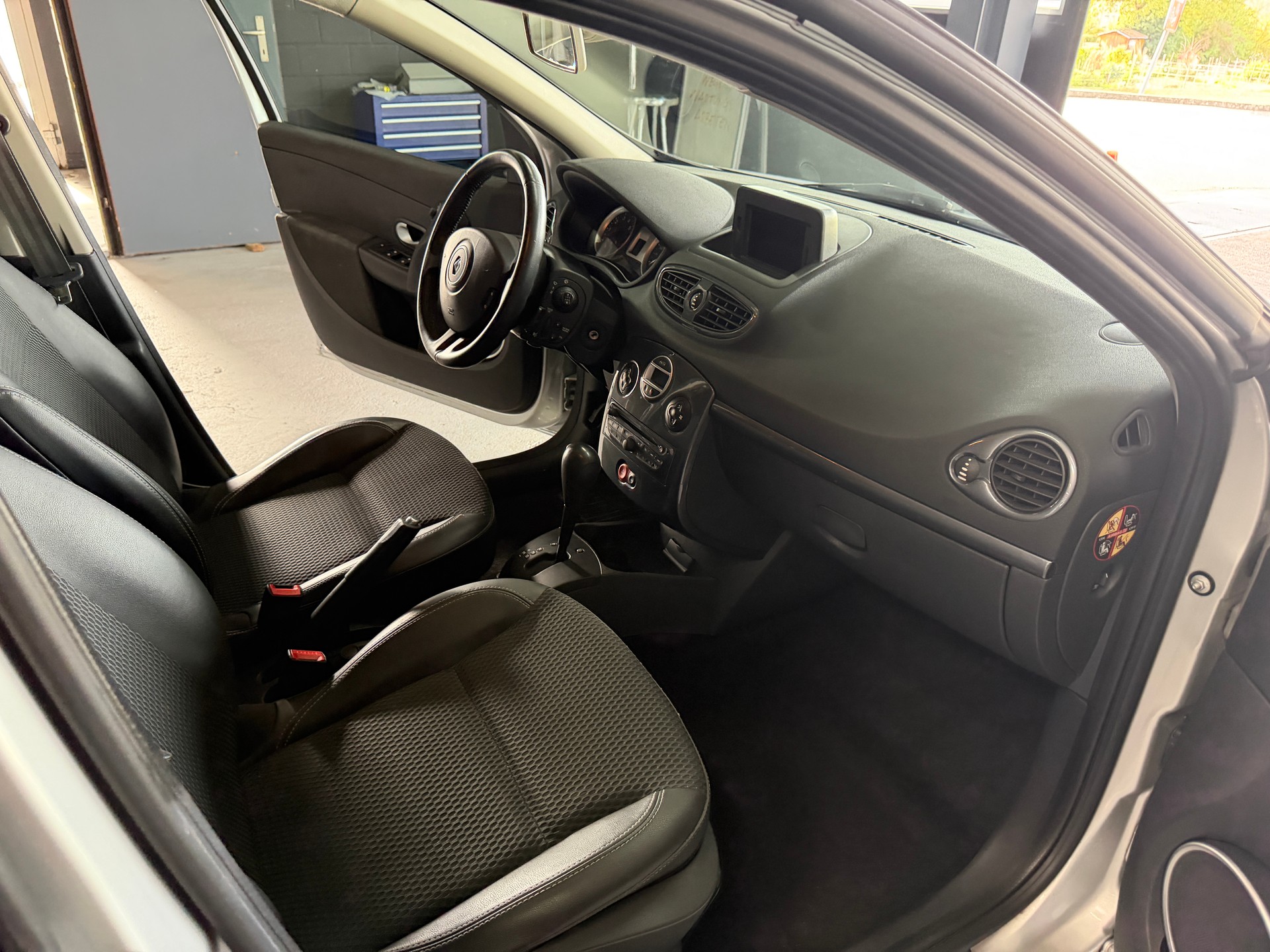 RENAULT Clio Grandtour 1.6 16V Exception Automatic inkl. Garantie-image-4