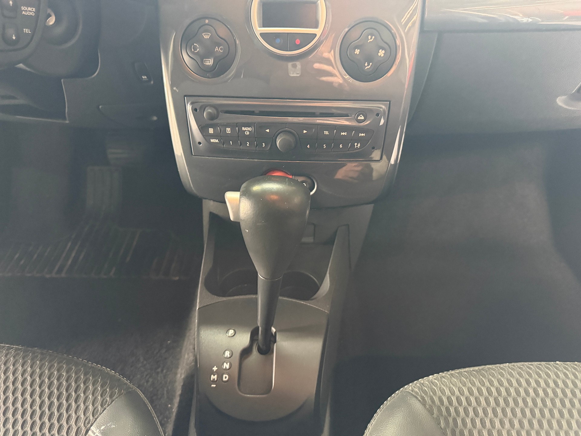 RENAULT Clio Grandtour 1.6 16V Exception Automatic inkl. Garantie-image-6