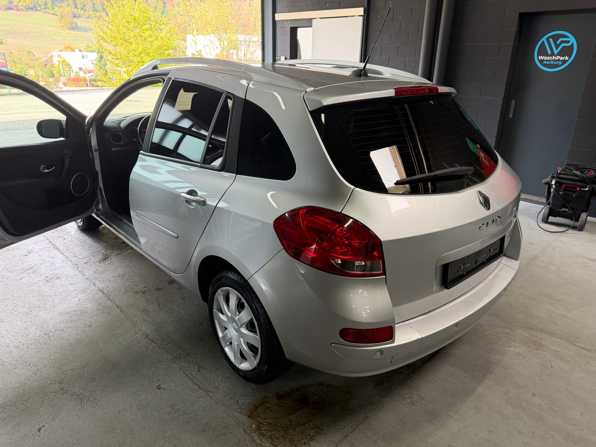 RENAULT Clio Grandtour 1.6 16V Exception Automatic inkl. Garantie-image-3