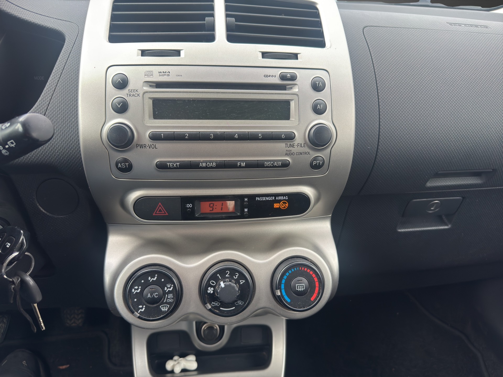 TOYOTA UrbanCruiser 1.4 D-4D Linea Terra 4WD-image-16
