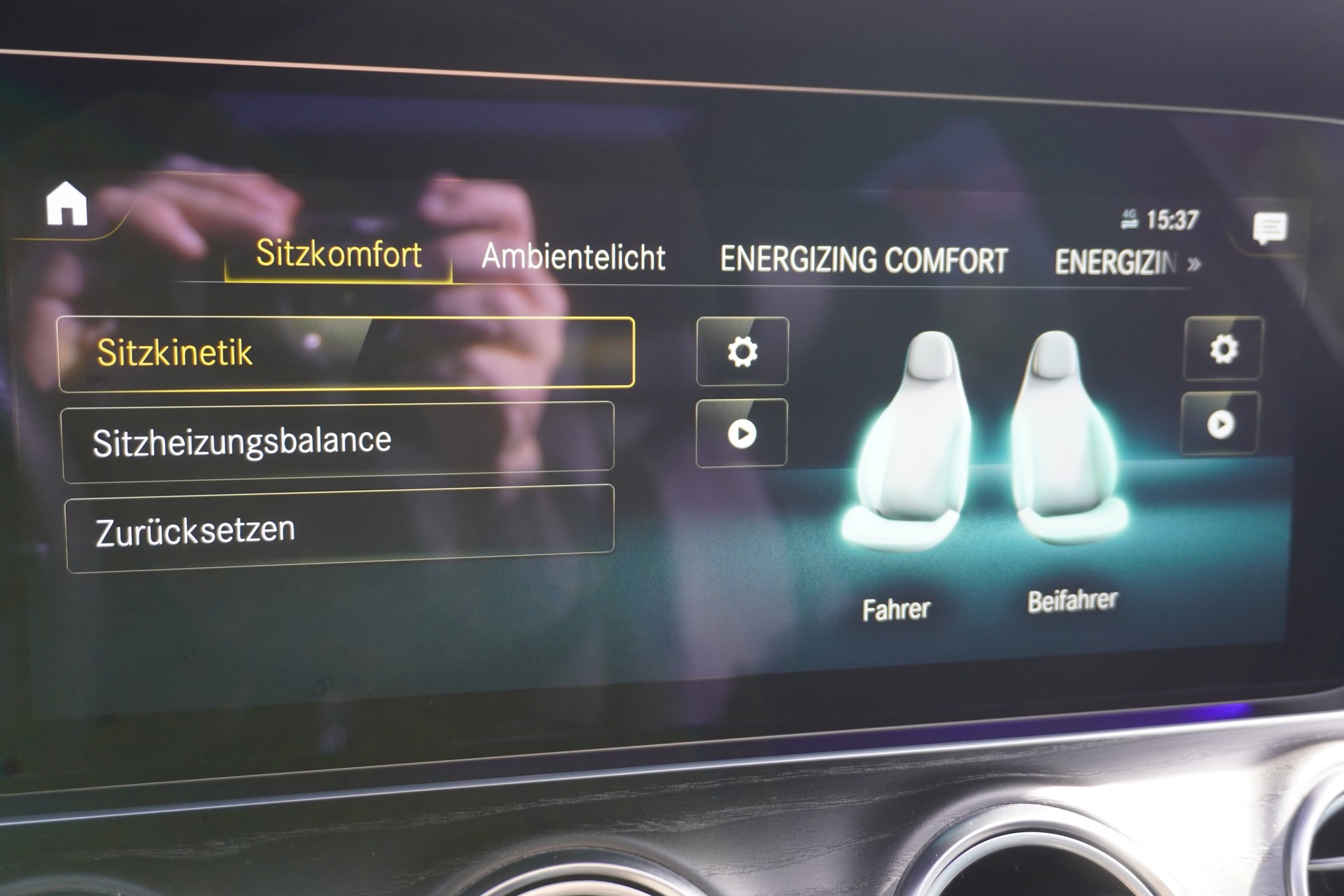 MERCEDES-BENZ E 220 d T 4Matic AMG Line 9G-Tronic-image-44