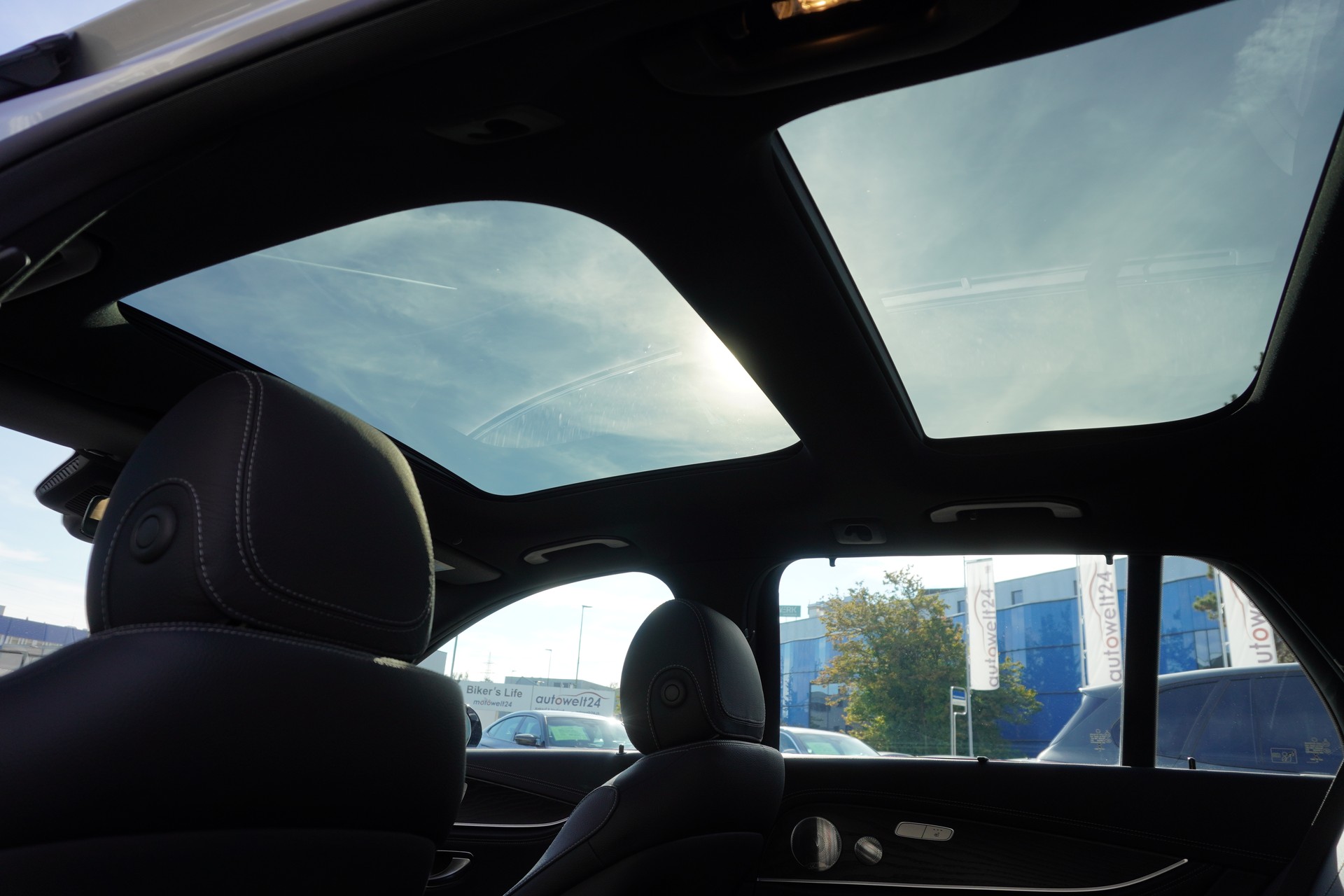 MERCEDES-BENZ E 220 d T 4Matic AMG Line 9G-Tronic-image-23