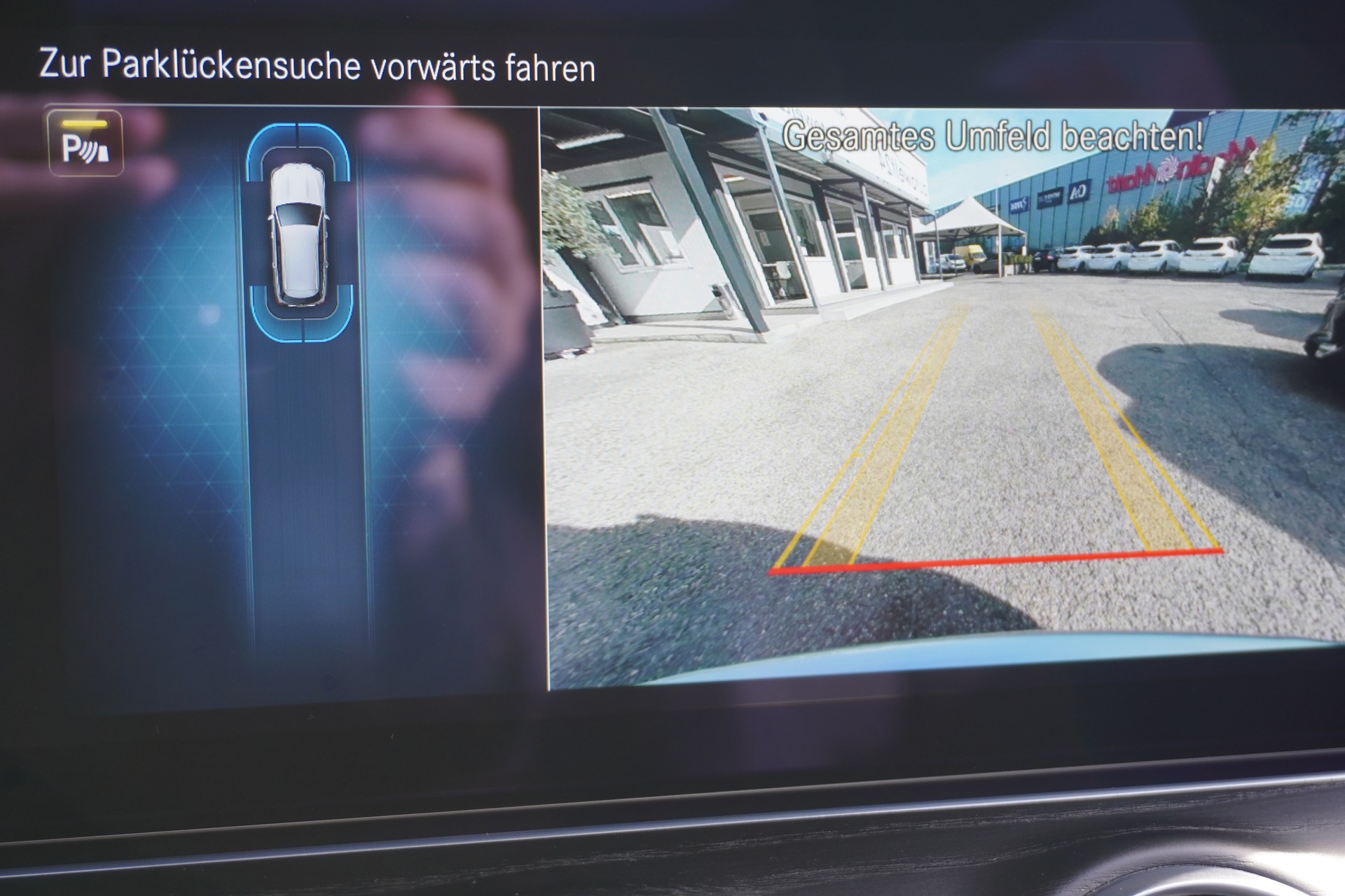 MERCEDES-BENZ E 220 d T 4Matic AMG Line 9G-Tronic-image-37