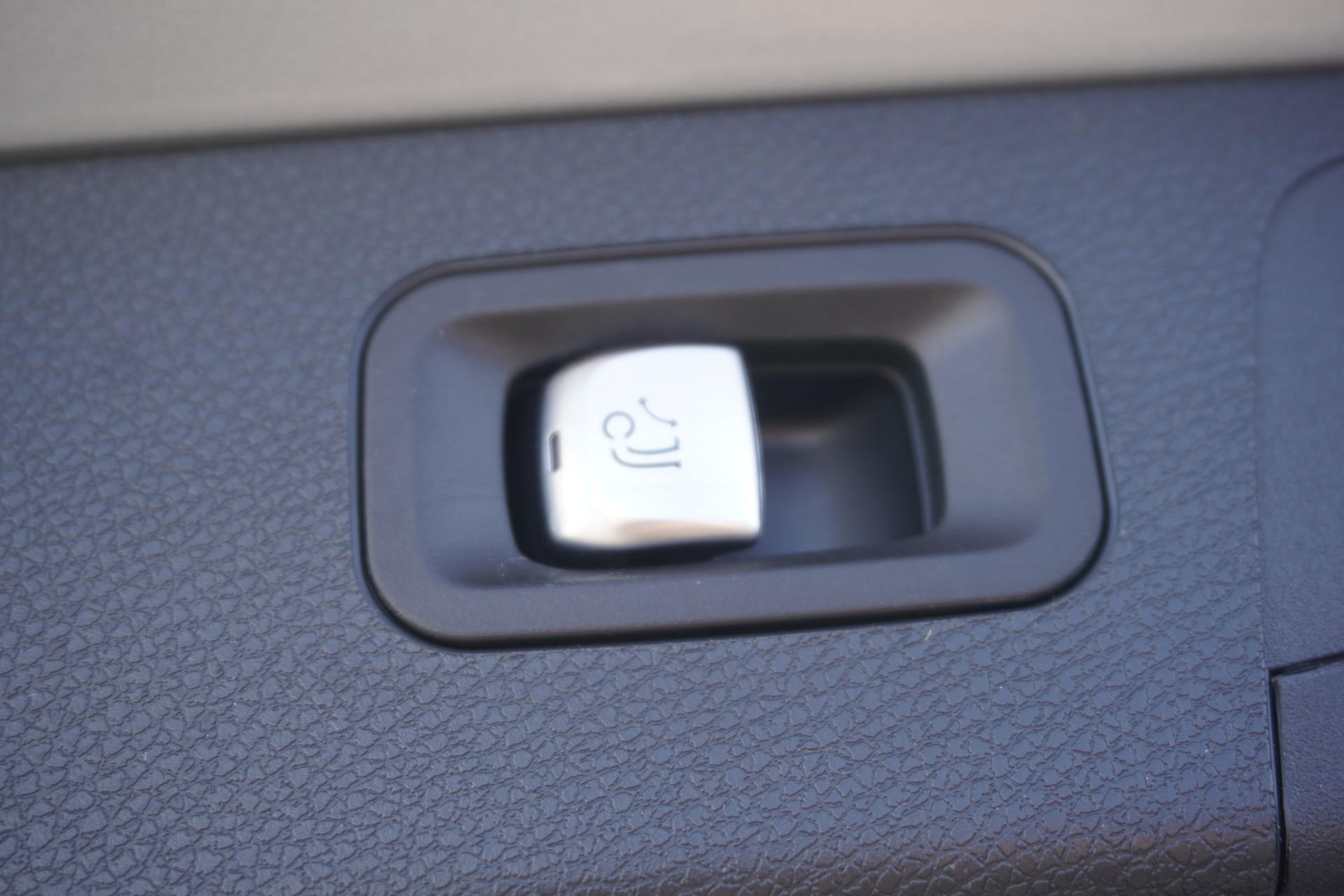 MERCEDES-BENZ E 220 d T 4Matic AMG Line 9G-Tronic-image-14
